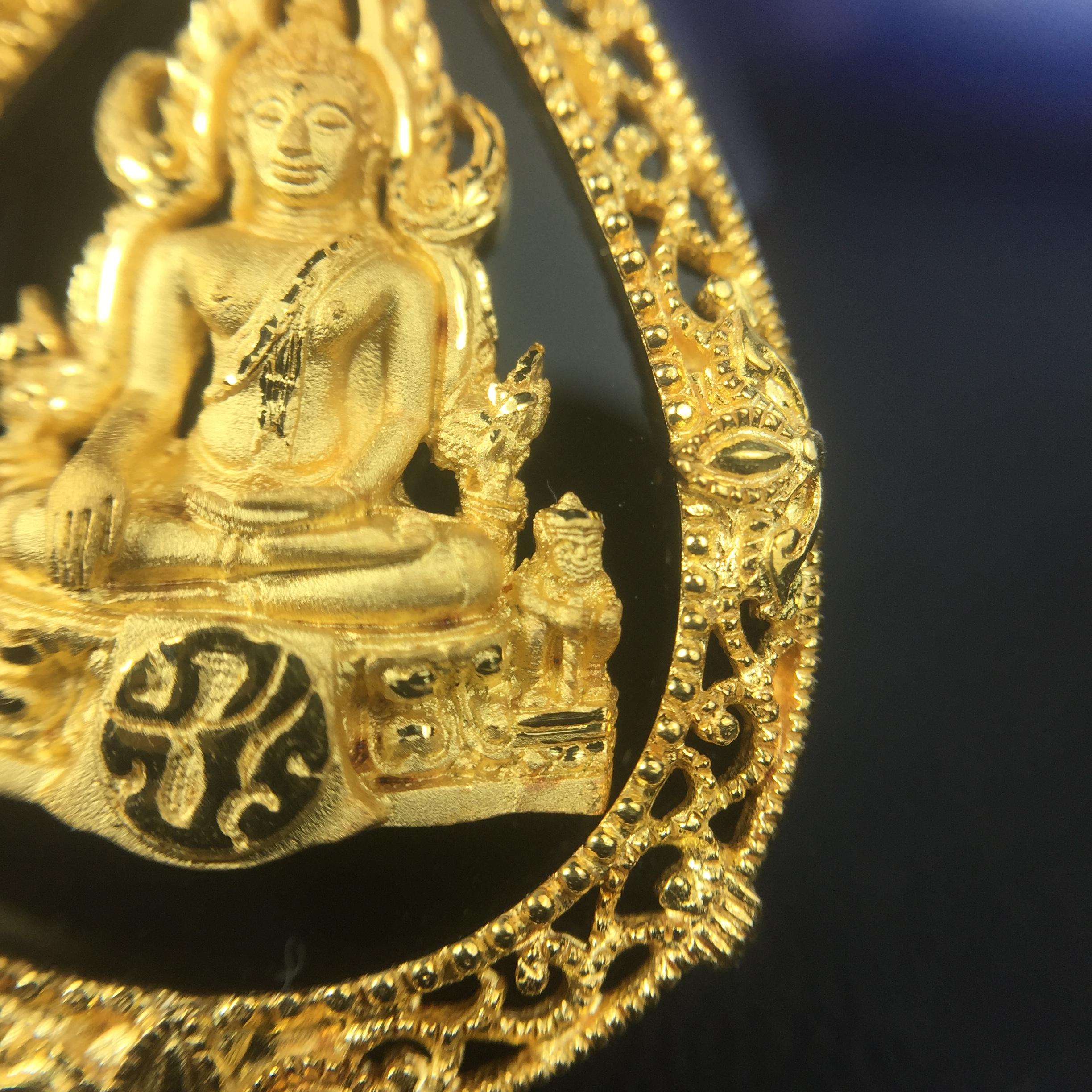 เหรียญพระพุทธชินราช ภปร. รูปหยดน้ำ โครงการ เพราะแผ่นดินนี้คือแผ่นดินเกิด เนื้อทองคำ (นน.รวม 7.3 กรัม) ปี2551 (ขนาด 21 x 29 มม.) (สวยงามหายาก)1ใน 3000องค์