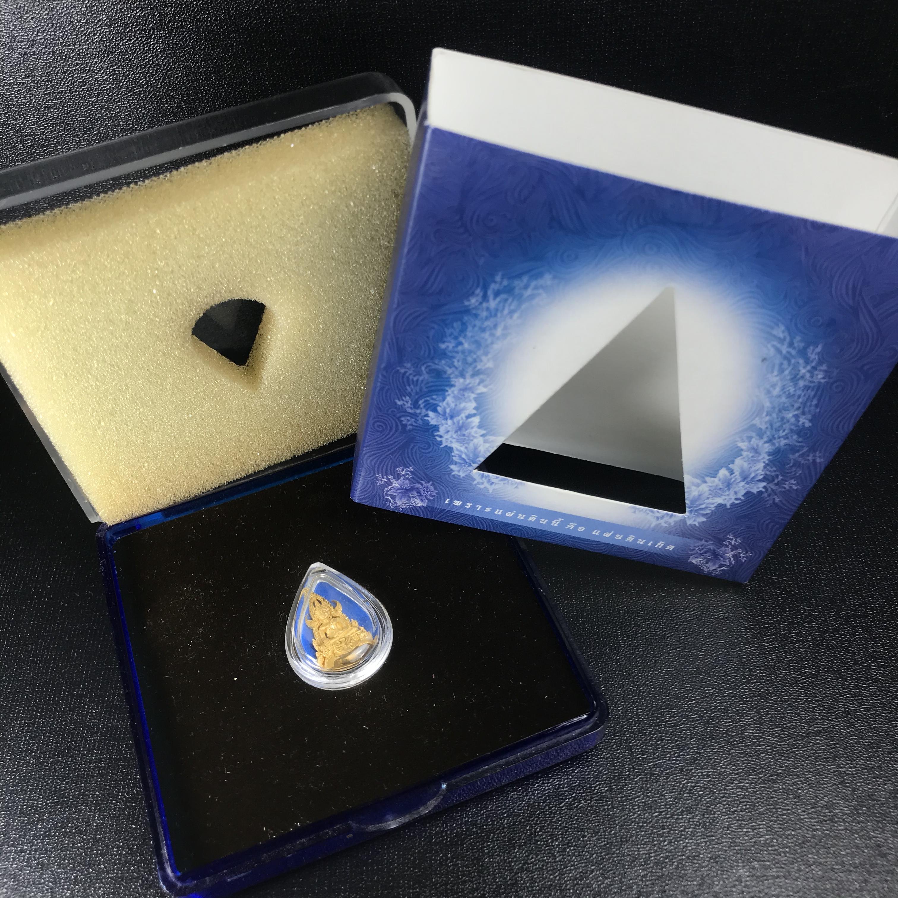 พระพุทธชินราช ภปร. โครงการ เพราะแผ่นดินนี้คือแผ่นดินเกิด ปี2551 เนื้อทองคำ 96.5%(น้ำหนัก 2.6 กรัม) ขนาดหน้าตัก1/4นิ้ว (สวยงามทรงคุณค่าหายาก)1 ใน 5000องค์