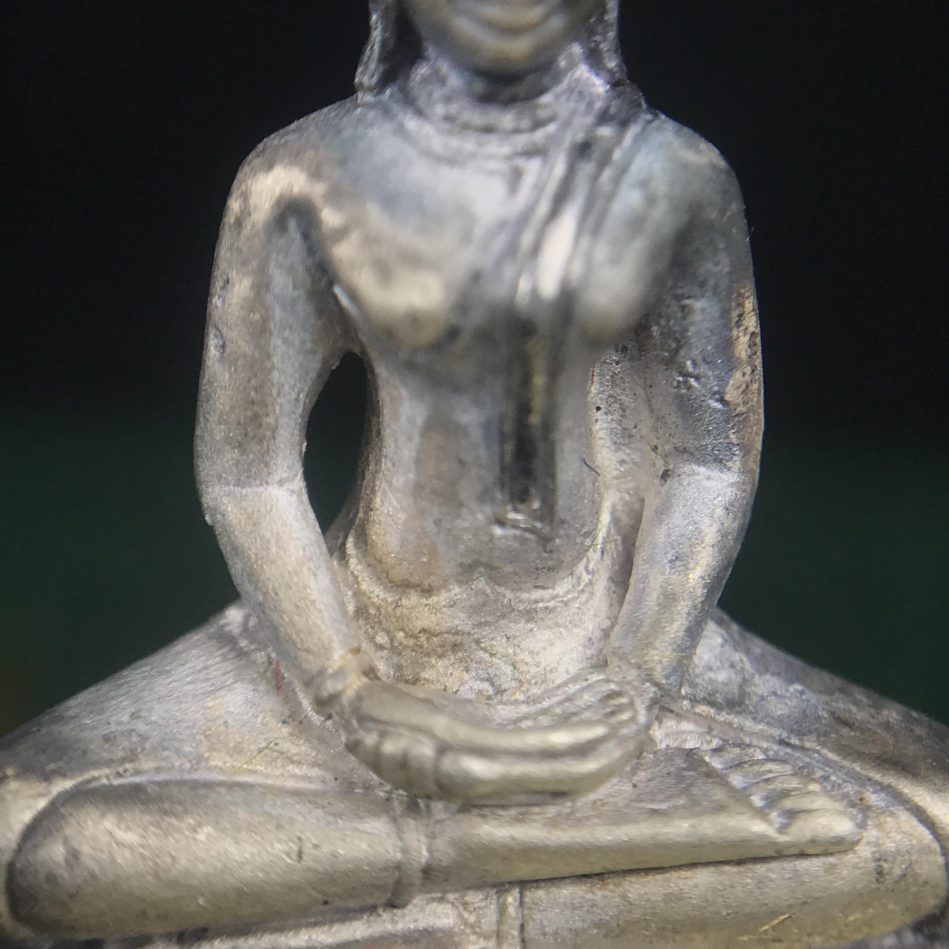 พระพุทธโสธร ภปร. รุ่นย้อนยุค สร้างพระอุโบสถ สมาคมชาวฉะเชิงเทรา จัดสร้าง ปี 2539 วโรกาสครองสิริราชสมบัติครบ 50 ปี เนื้อเงินทรายนวลขัดเงาบางส่วน(ผิวเดิม) พร้อมกล่องบรรจุและใบรับรองเดิม