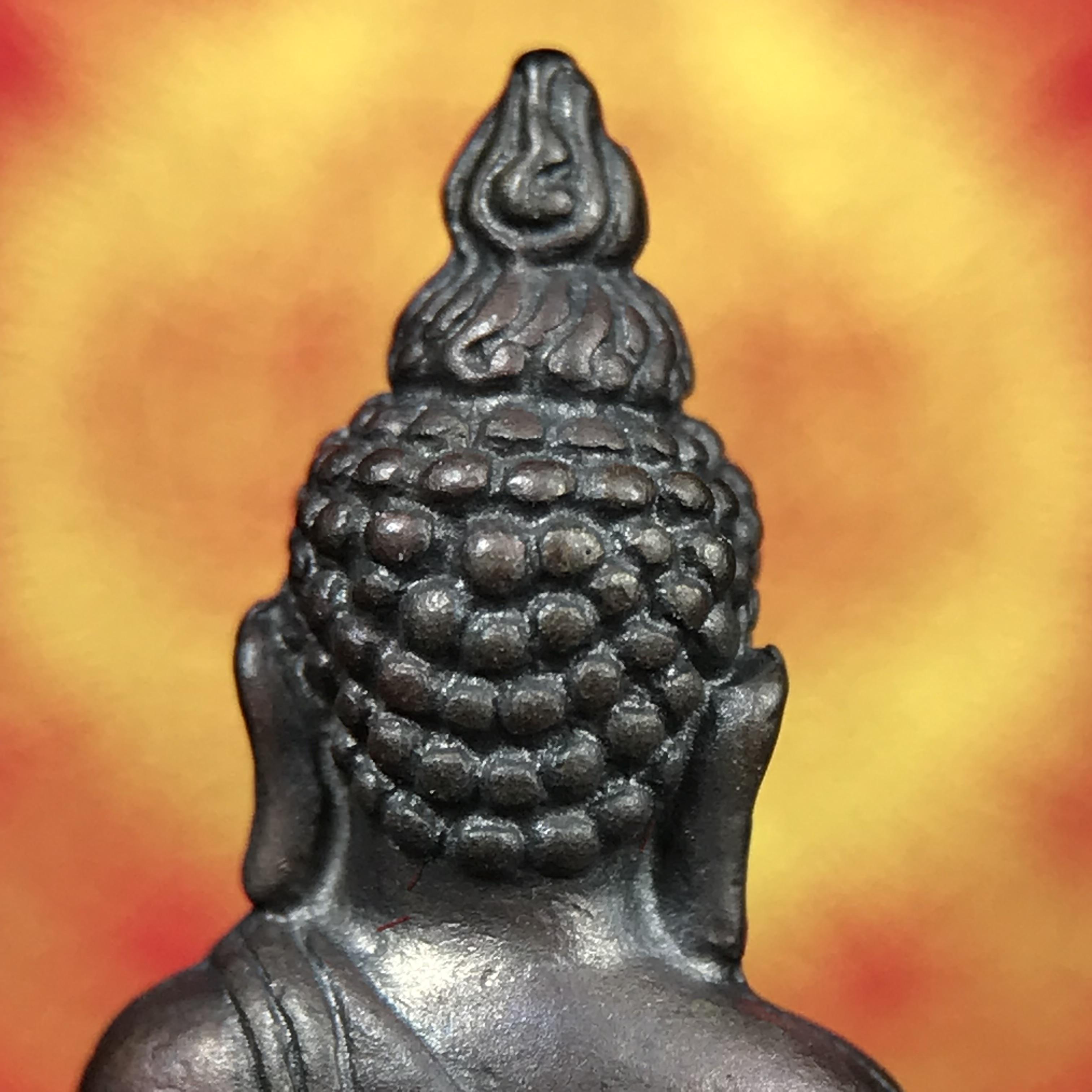 พระกริ่งไพรีพินาศ บรรจุเหล็กไหล ครั้งแรกและครั้งเดียวในประวัติศาสตร์ เฉลิมพระเกียรติ พระบาทสมเด็จพระเจ้าอยู่หัวรัชกาลที่9 พระชนมพรรษา 6 รอบ ปี2542 เนื้อนวโลหะผสมทองคำ(บรรจุเหล็กไหล)ดีนอก-ดีใน พิธีใหญ่ มวลสารเด่น (หายาก)