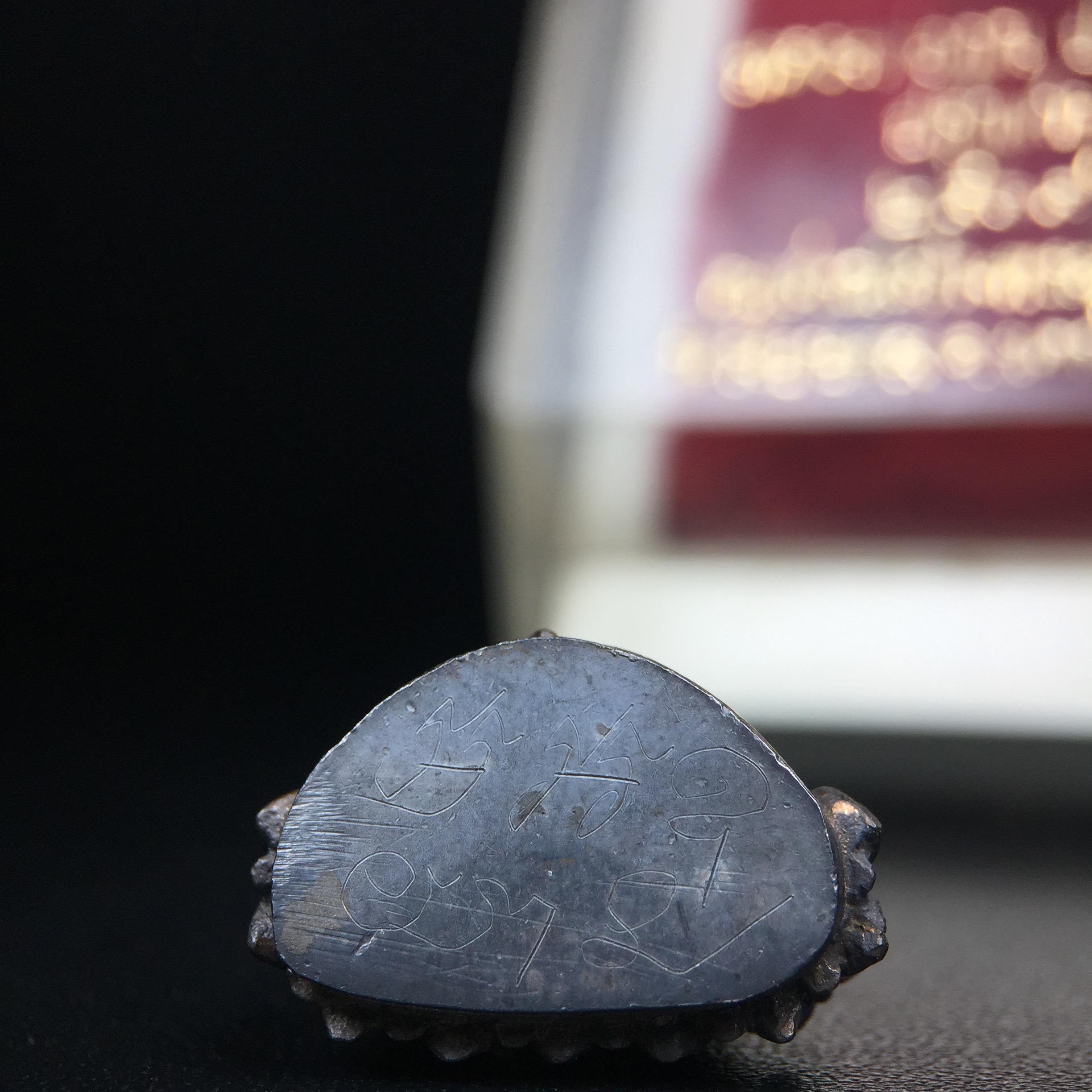 พระกริ่งญาณสังวร(พระกริ่ง ญส.)ปี 2519 เนื้อนวโลหะก้นเงิน สมเด็จพระญาณสังวรและหลวงพ่อคูณ ปริสุทโธ จับสายสูตรร่วมกันในพิธีเททอง ณ อุโบสถวัดบวรนิเวศวิหาร(พิธีใหญ่ เจตนาดี หลวงปู่โต๊ะร่วมปลุกเสก)(สภาพสวยเดิมนอนคากล่องบรรจุเดิมแบบนี้ไม่ควรพลาด)หายาก1ใน2999องค์