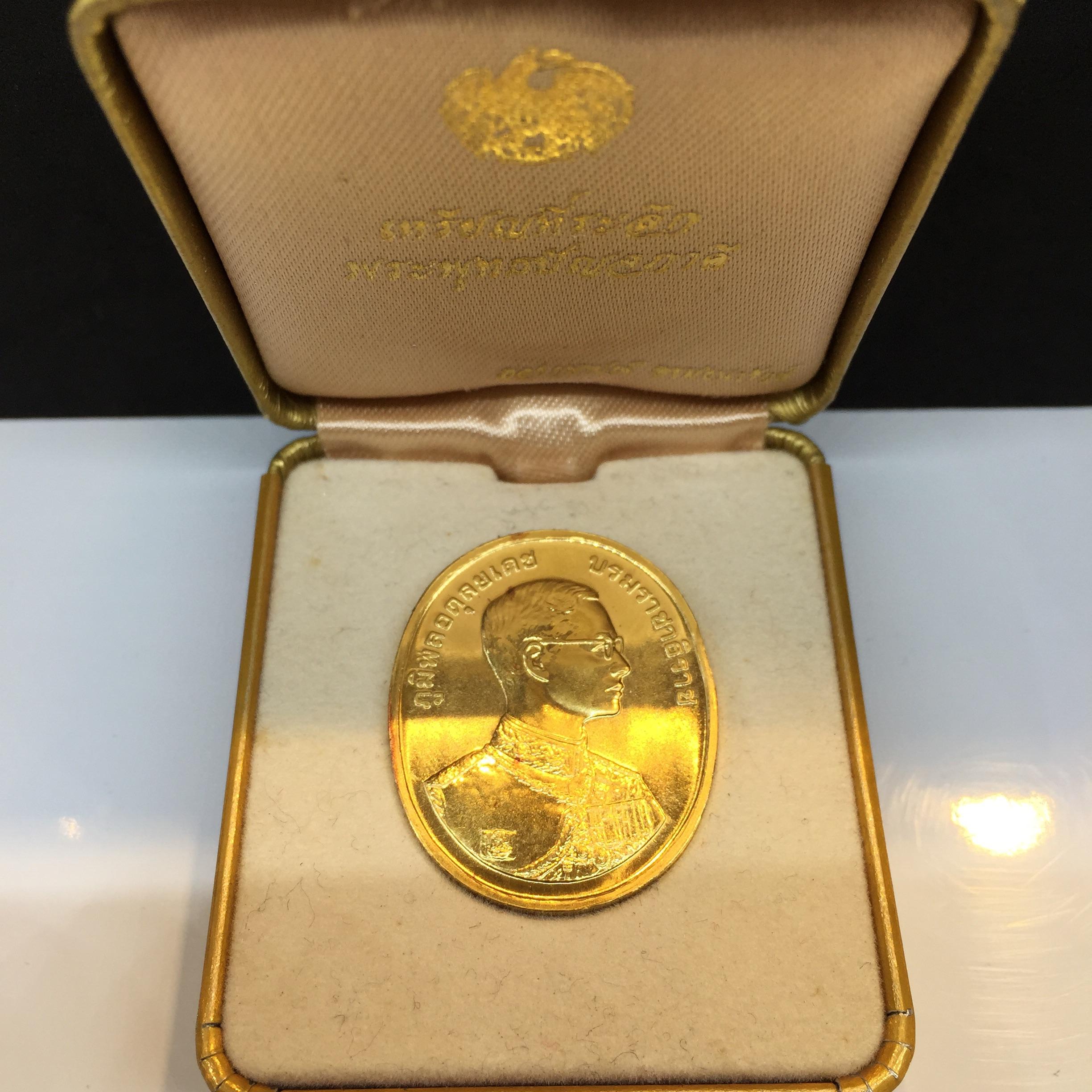 เหรียญ ในหลวงพระพุทธปัญจภาคี ปี2539 เนื้อทองคำ พิมพ์ใหญ่(พระพุทธโสธร)