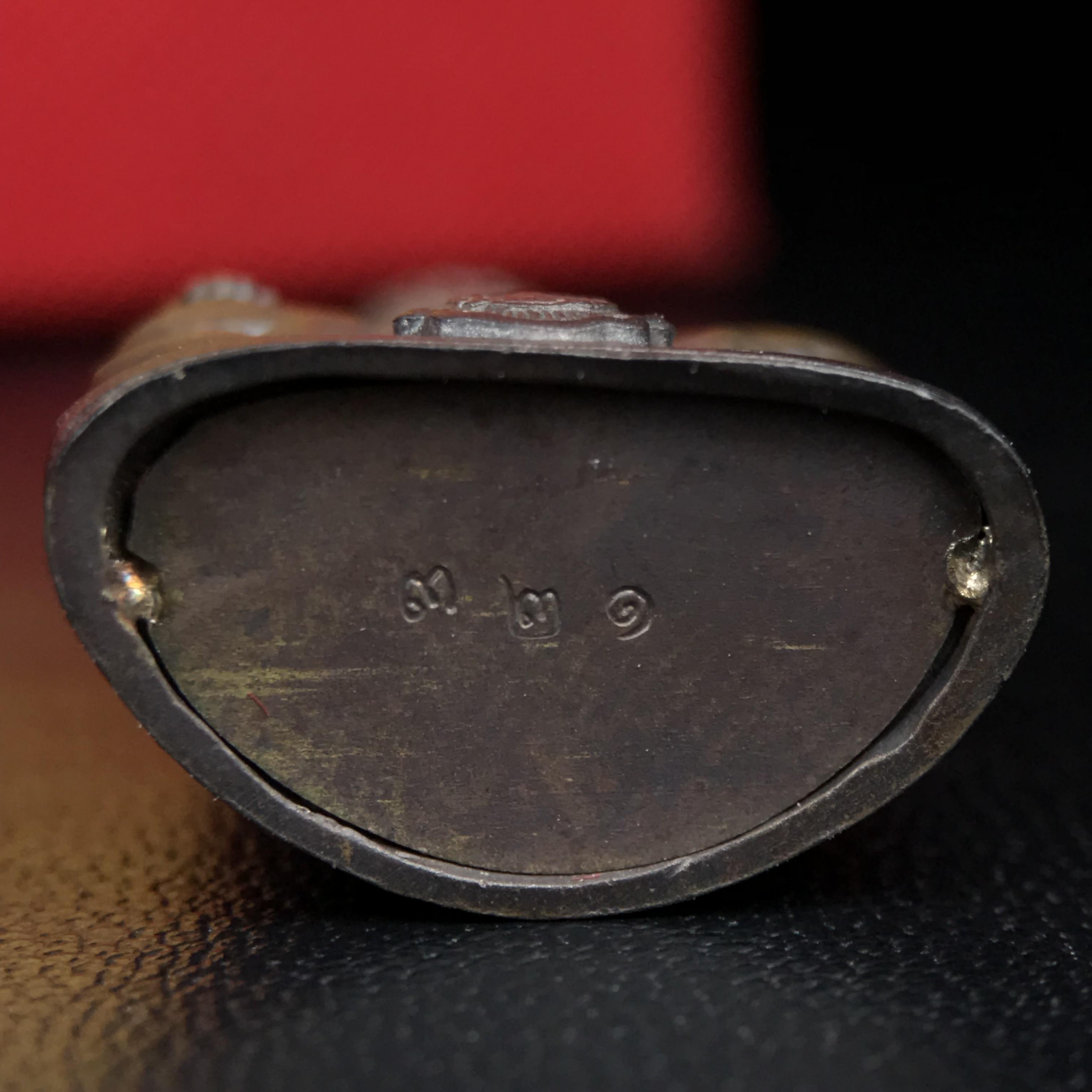 พระกริ่งไพรีพินาศ บรรจุเหล็กไหล ครั้งแรกและครั้งเดียวในประวัติศาสตร์ เฉลิมพระเกียรติ พระบาทสมเด็จพระเจ้าอยู่หัวรัชกาลที่9 พระชนมพรรษา 6 รอบ ปี2542 เนื้อนวโลหะผสมทองคำ(บรรจุเหล็กไหล)ดีนอก-ดีใน พิธีใหญ่ มวลสารเด่น(หายาก พิเศษกรรมการ ตอก 2 โค๊ต พบเจอน้อยมาก)