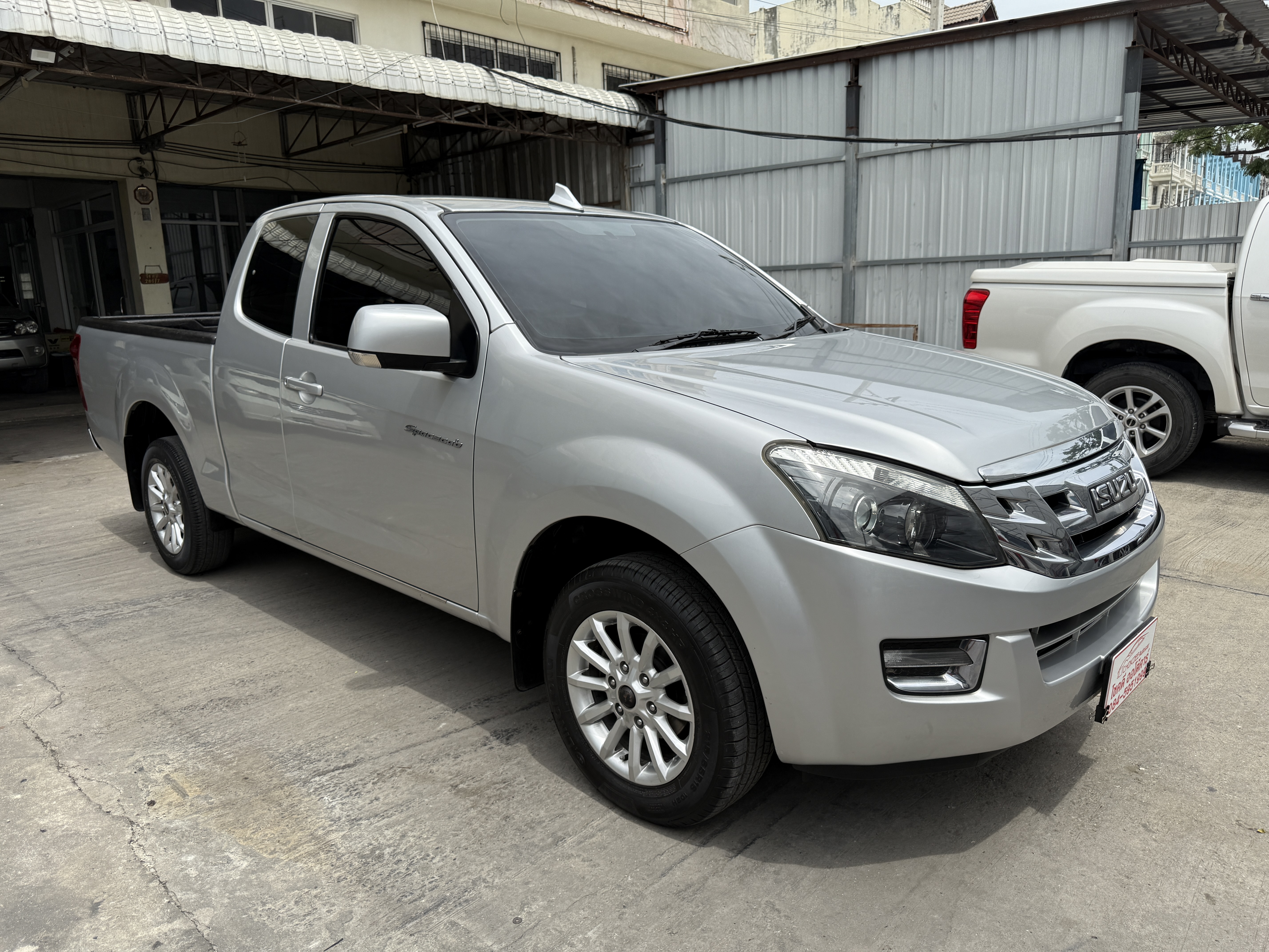 Isuzu Dmax All New Cab 2.5 Vgs Z 2015 เงิน