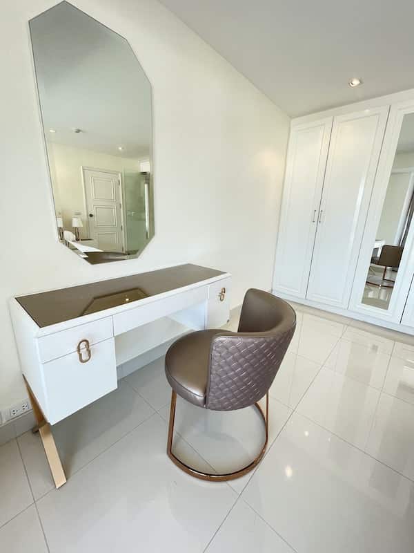 For Sales : Patong, Seaview Luxurious condo, 2 Bedrooms 2 Bathrooms 14th flr.