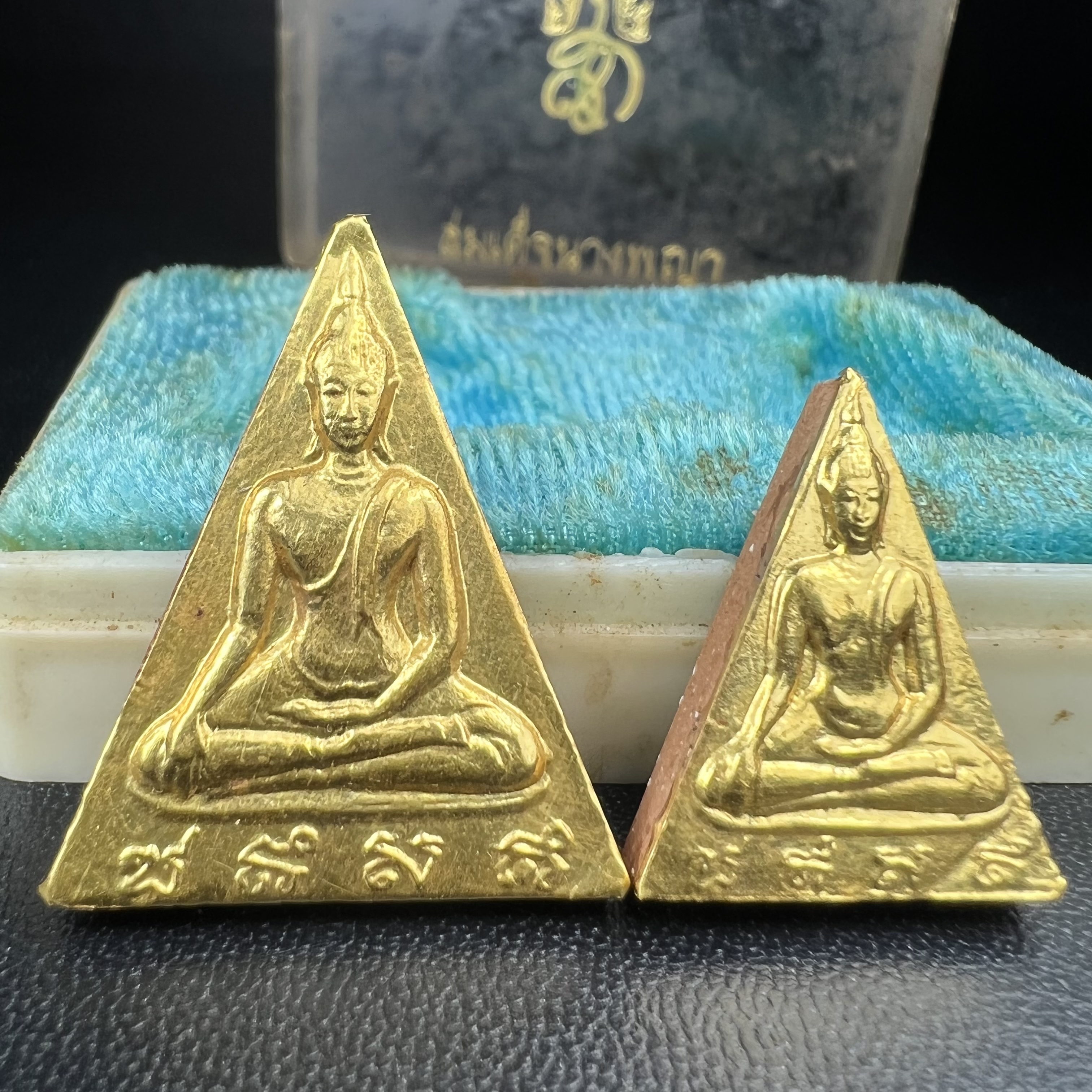 พระสมเด็จนางพญา สก. วัดบวรนิเวศวิหาร ปี2519 ชุดพิเศษกรรมการ หน้ากากทองคำ พิมพ์ใหญ่-เล็กกล่องบรรจุเดิม(ในหลวงรัชกาลที่9และสมเด็จพระราชินี เสด็จร่วมในพิธี)(พิธีใหญ่)(มวลสารดี)(พบเจอและหายากที่สุดในรุ่น)