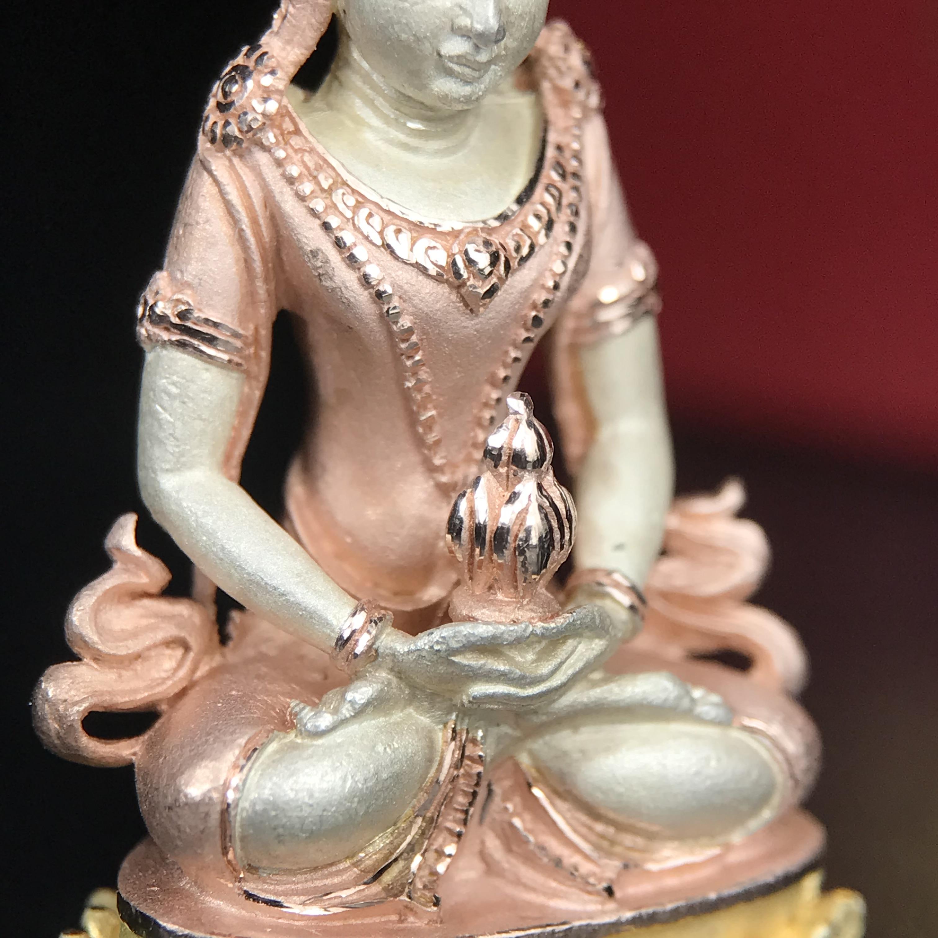 พระกริ่งอวโลกิเตศวร ( เจ้าแม่กวนอิม ) วัดโพธิ์แมนคุณาราม รุ่นอุดมโภคทรัพย์ พ.ศ.2539 เนื้อเงิน 3 กษัตริย์ ผิวสวยเดิมพร้อมกล่องบรรจุเดิม (อีกหนึ่งรุ่นยอดนิยม พุทธศิลป์สวยงดงาม)