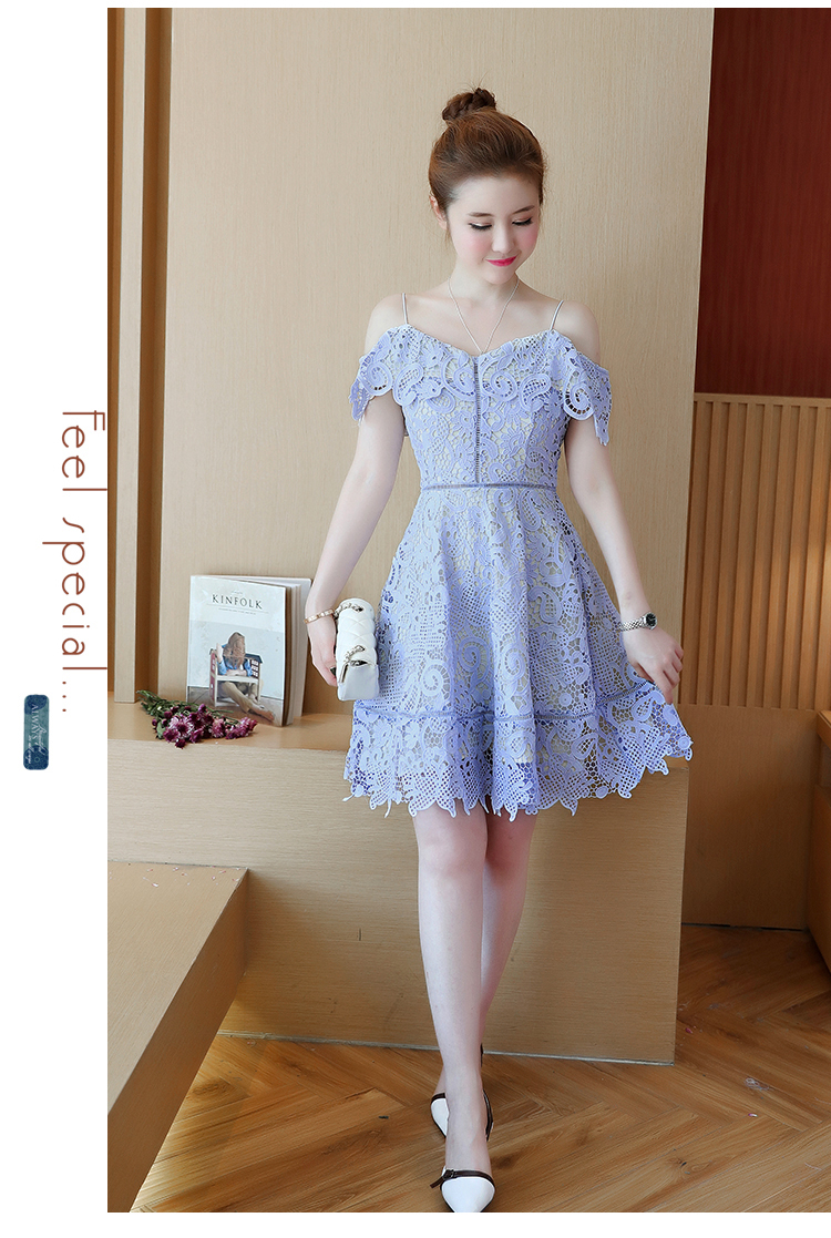 ชุดเดรสสั้นผ้าลูกไม้สีฟ้าอมม่วง เปิดไหล่หวานเซกซี่สวยๆ