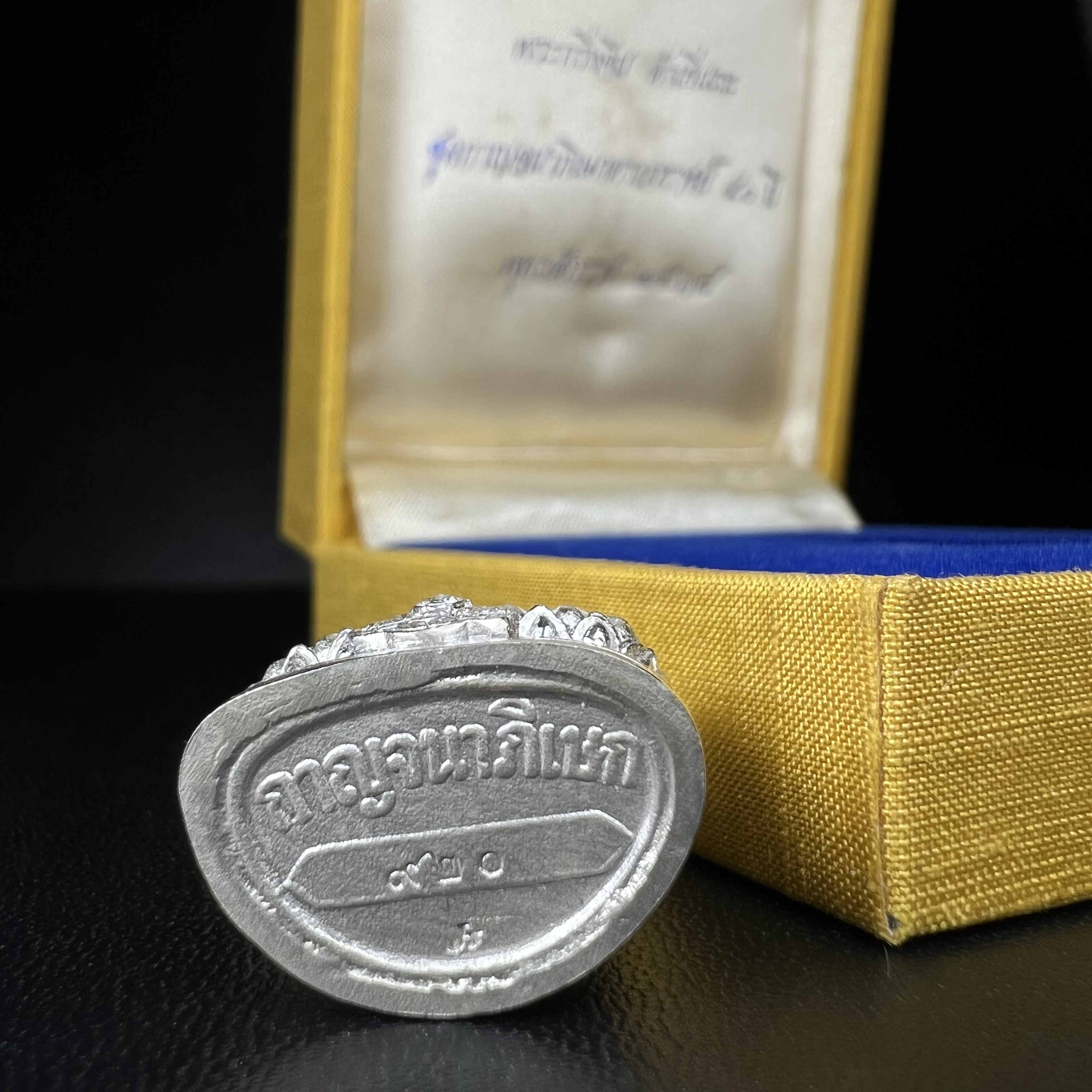 พระกริ่งจีน "ต้าเยิ่นถะ" (เนื้อเงิน) รุ่น กาญจนาภิเษก ครองราชย์ 50 ปี วัดบวรนิเวศวิหาร ปี2538 (คัดสภาพสวยเดิม พิธีใหญ่ พุทธศิลป์งดงาม)1 ใน 6001 องค์