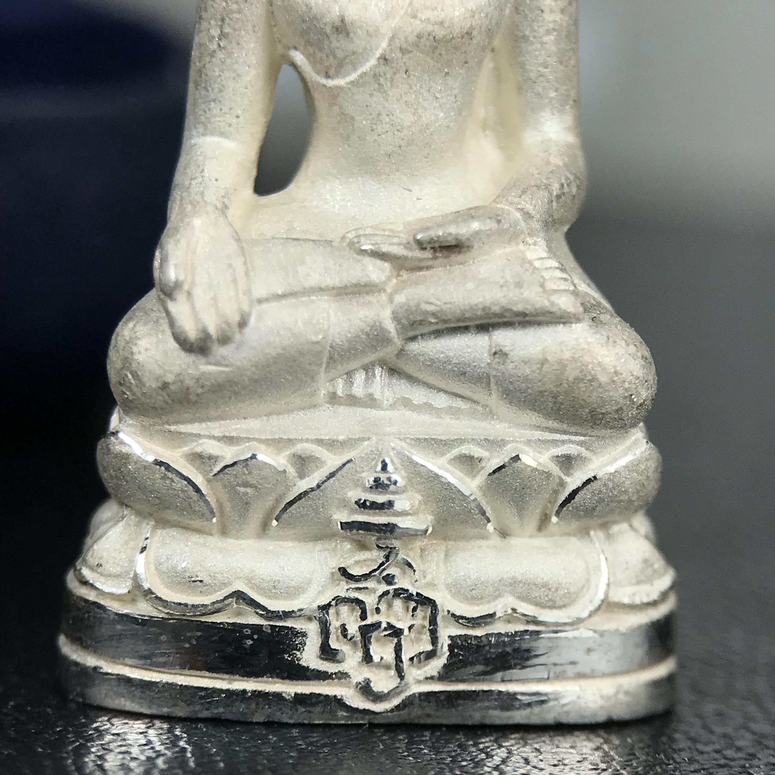 พระกริ่งไพรีพินาศ ญสส.มูลนิธิพิทักษ์ดวงตาประชาชน ฉลองศิริราชสมบัติครองราชย์ 50 ปี รัชกาลที่ 9 เนื้อเงินบริสุทธิ์ 99.9% ขนาดสูง 2.8 ซม. พร้อมกล่องบรรจุเดิมและการ์ดใบรับรองเดิมครบสมบูรณ์(องค์หมายเลข ๖๖๘๐)