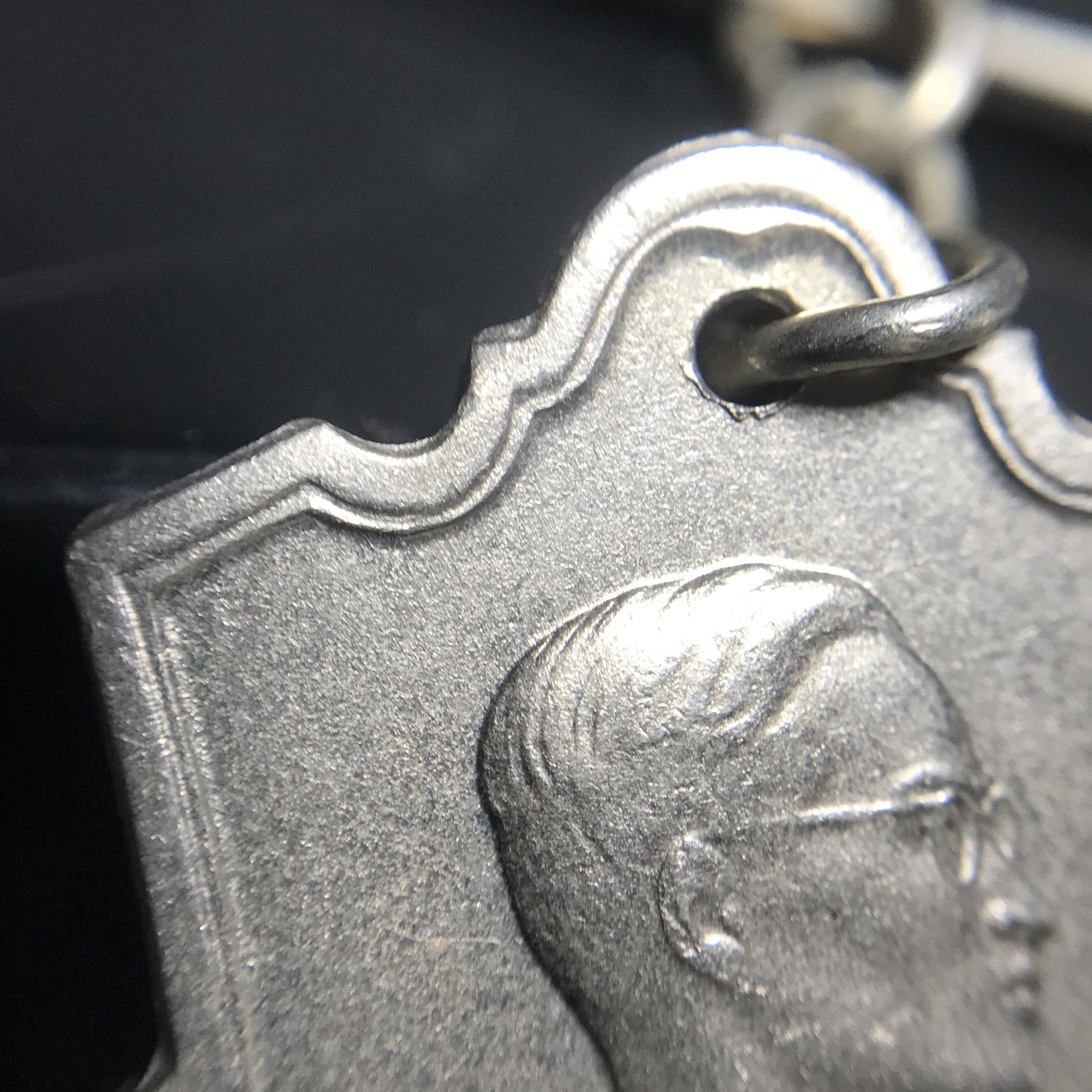 เหรียญอนุสรณ์มหาราช 3รอบ รัชกาลที่9 ปี2506 เนื้ออัลปาก้า โค๊ด "สว" สายโซ่คล้องเดิม(สภาพคัดสวยผิวเดิมโค๊ต “สว” ด้านซ้ายหายากนิยม)