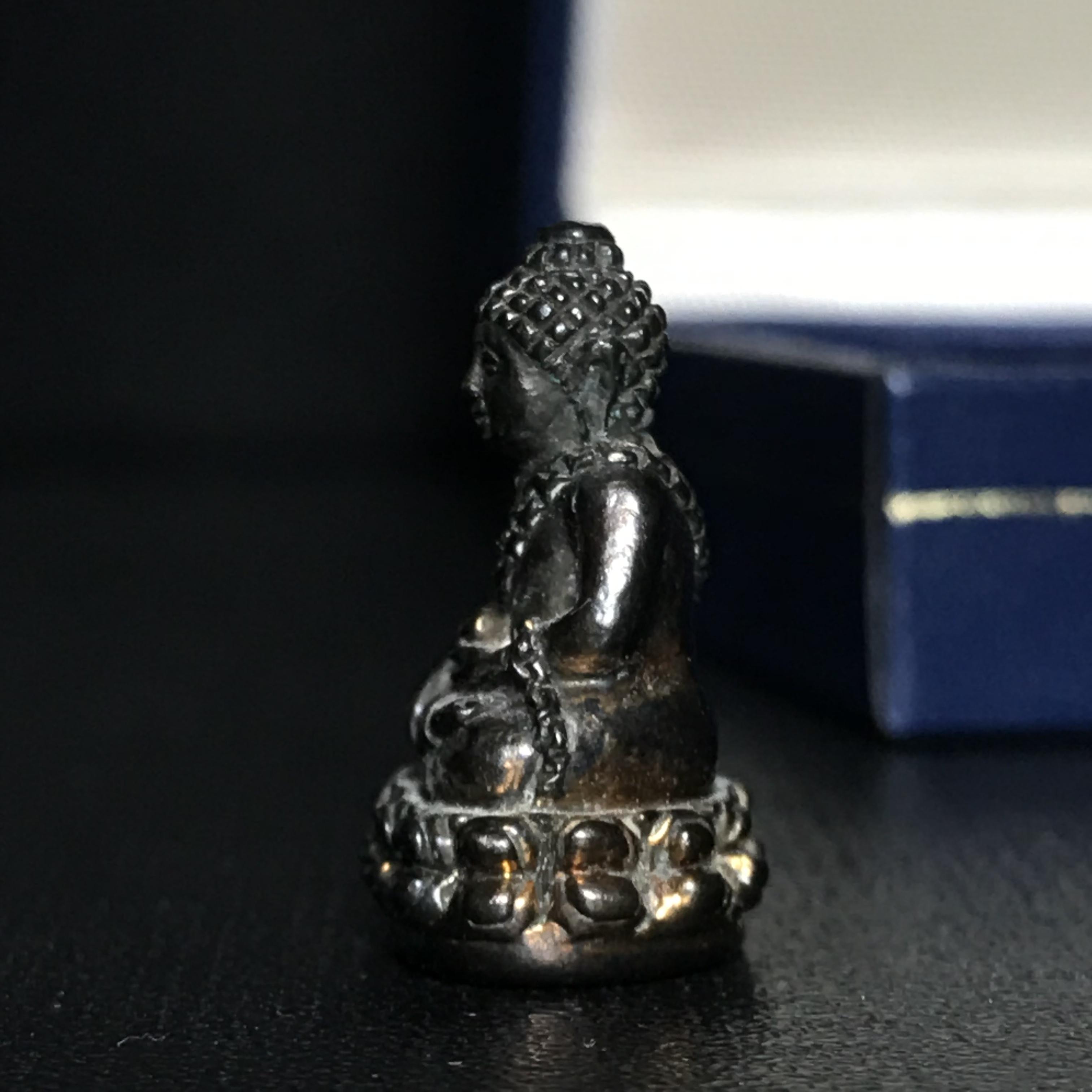 พระกริ่งพุทธอุดมสมบูรณ์ (พระปุ้มปุ้ย) เนื้อนวโลหะ วัดบวรนิเวศวิหาร ปี2535(รุ่นแรก)(1ใน2000องค์)