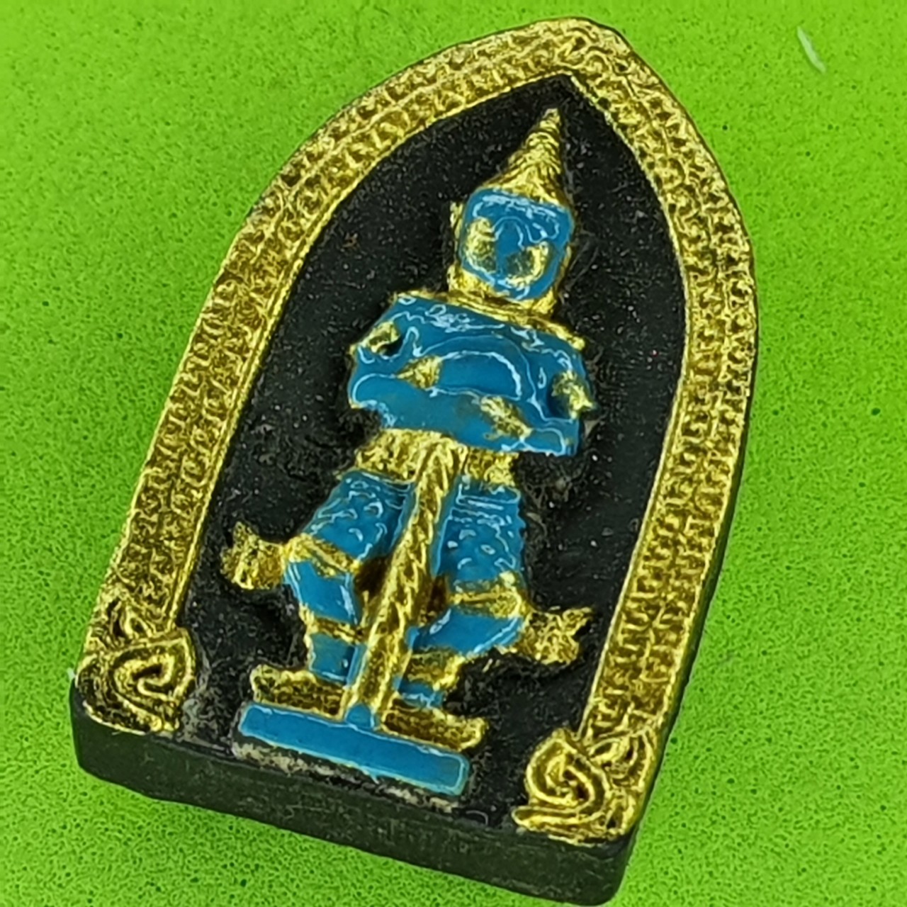 พระเครื่อง ท้าวเวสสุวรรณ เลี่ยมกรอบสีดำ แต่ง สีฟ้า รุ่น แก้ปีชง รวยไม่จบ จนไม่เป็น ภัยไม่มี ท้าวเวสสุวรรณ พระแท้ ท้าวเวสสุวัณ