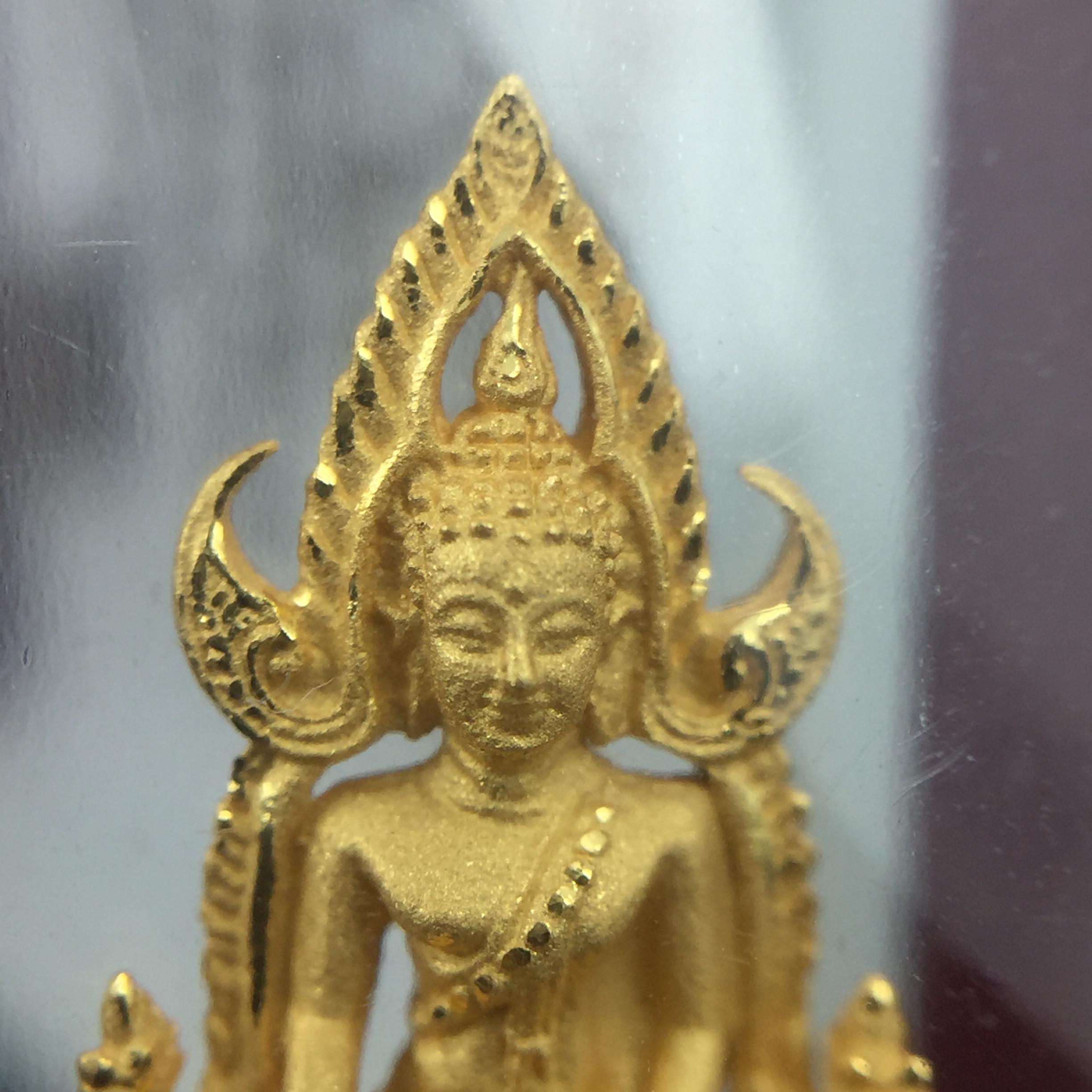 พระพุทธชินราช รุ่น ประวัติศาสตร์ มูลนิธิเพื่อตำรวจไทยจัดสร้าง ปี 2562 เนื้อทองคำขัดเงา พิมพ์ลอยองค์จิ๋ว(ขนาดสูง 1.5 ซม.) (สภาพ สวย ซีนซองเดิม กล่องบรรจุเดิมครบสมบูรณ์)