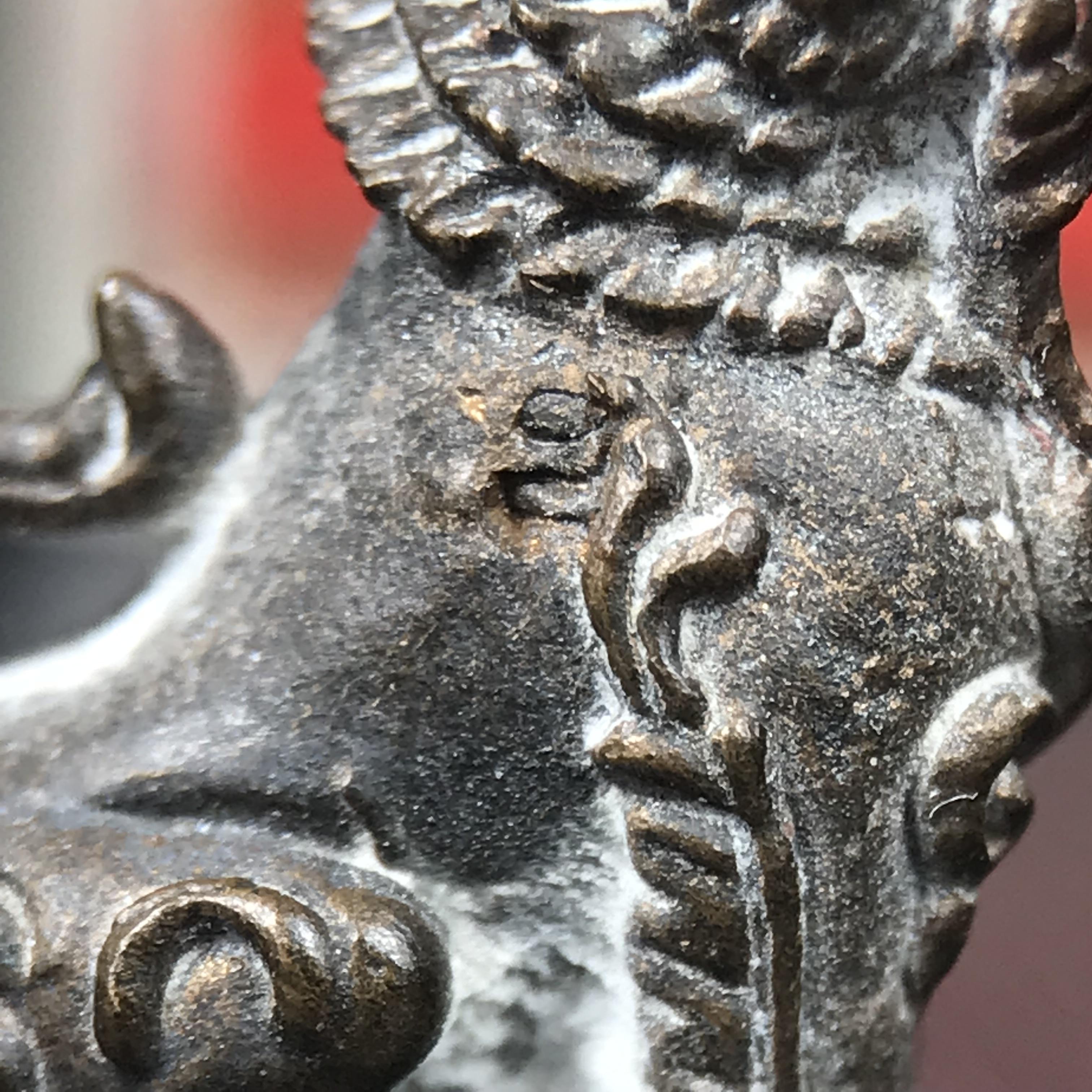 สิงห์เจ้าพ่อดำ วัดบุพพาราม จ.เชียงใหม่ ปี 2518 เนื้อนวโลหะ(ตอก 2 โค๊ต)หายาก(สภาพผิวเดิมสวยเดิมกล่องครบ) สิงห์รุ่นนี้มีพิธีดีมีเกจิอาจารย์ที่ร่วมปลุกเสกมากมาย****เครื่องราง ที่พระบาทสมเด็จพระเจ้าอยุ่รัชกาลที่ ๙ ทรงเสด็จฯประกอบพิธีด้วยพระองค์เอง