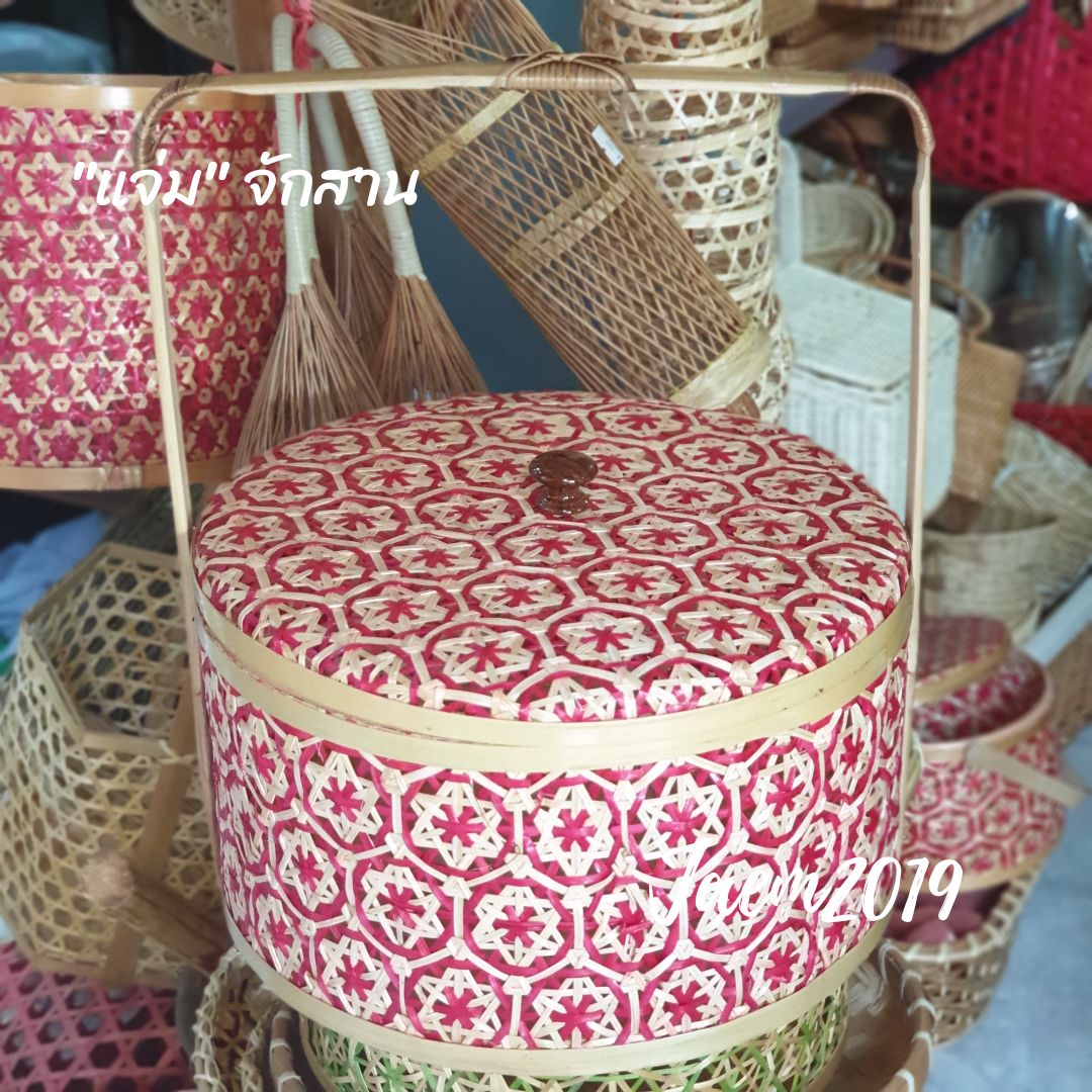 ปิ่นโตลายพิกุลสีแดง ปิ่นโตสังฆทาน ปิ่นโตไม้ไผ่สาน ปิ่นโตขนาดใหญ่ แจ่มจักสาน