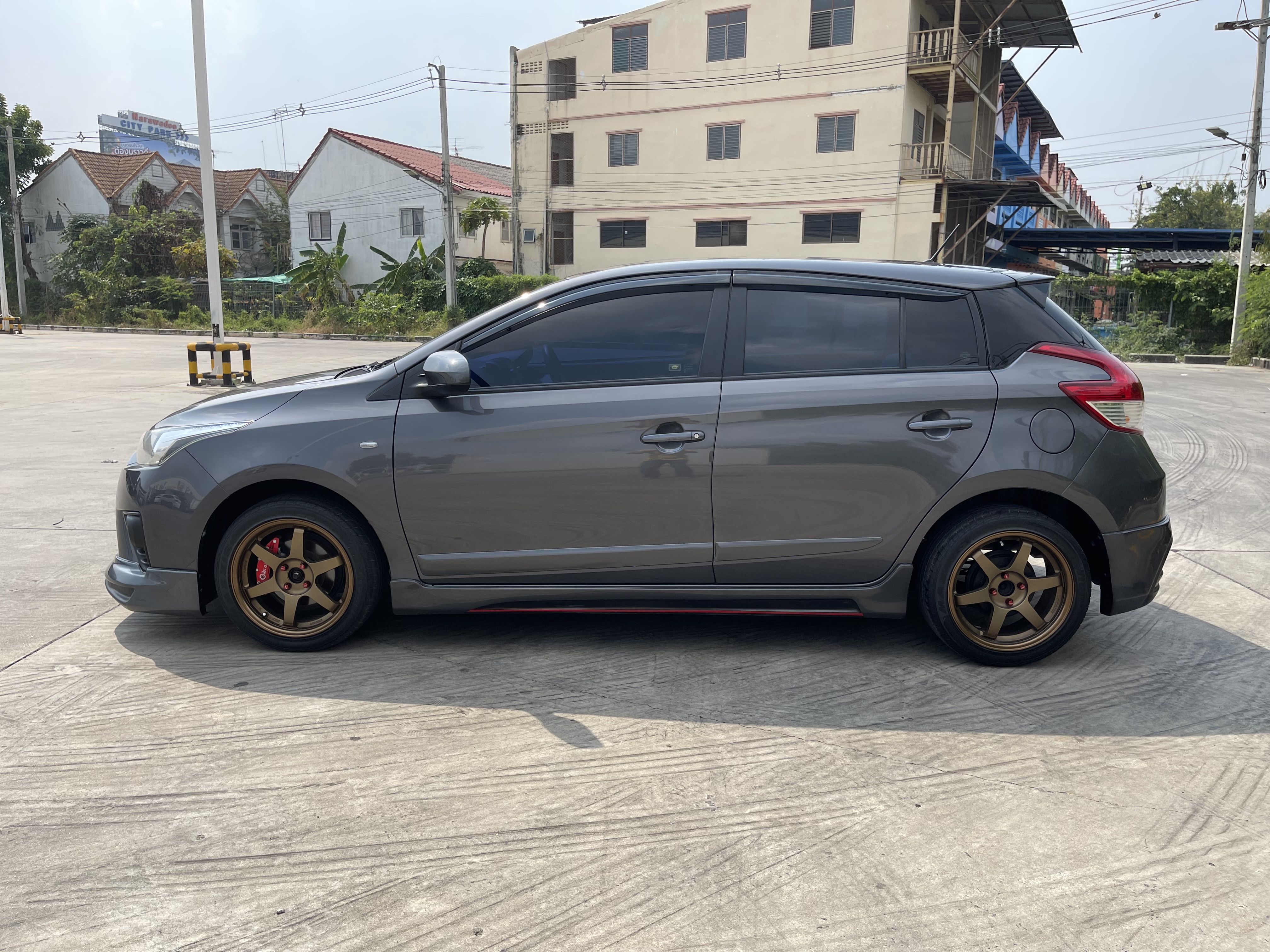 Toyota Yaris 1.2 E At 2017 เทาดำ