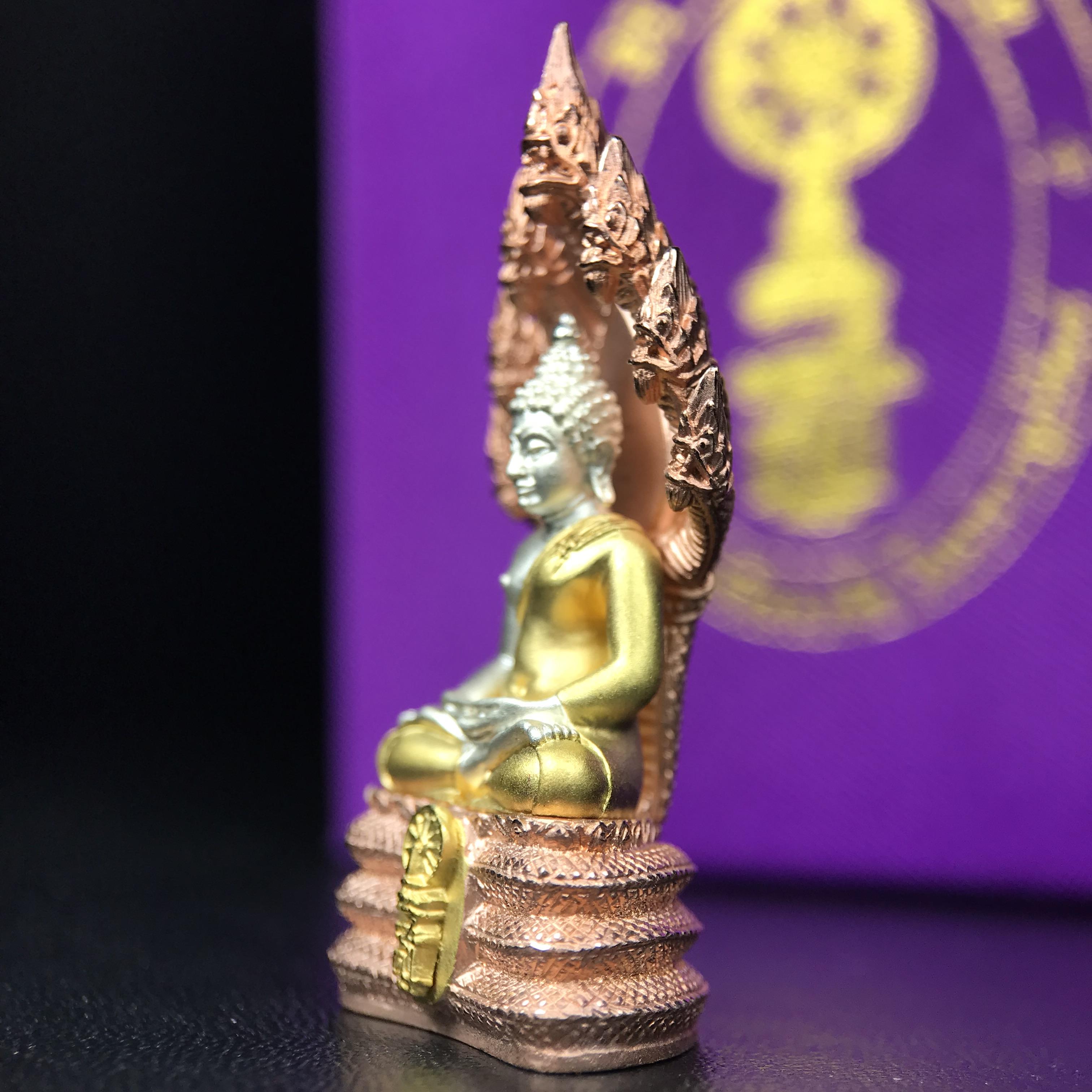 พระนาคปรก สธ. รุ่นสร้างพระอุโบสถเฉลิมพระเกียรติ 4 รอบ 84 พรรษา สมเด็จพระเทพรัตนราชสุดาฯ วัดบวรนิเวศวิหาร ปี 2543 พิมพ์ใหญ่ เนื้อเงินบริสุทธิ์ ชุบสามกษัตริย์แบบพ่นทรายขัดเงาบางส่วน(สภาพ สวย )พิธีใหญ่ พุทธศิลป์งดงาม หายาก (1 ใน 1999 องค์)