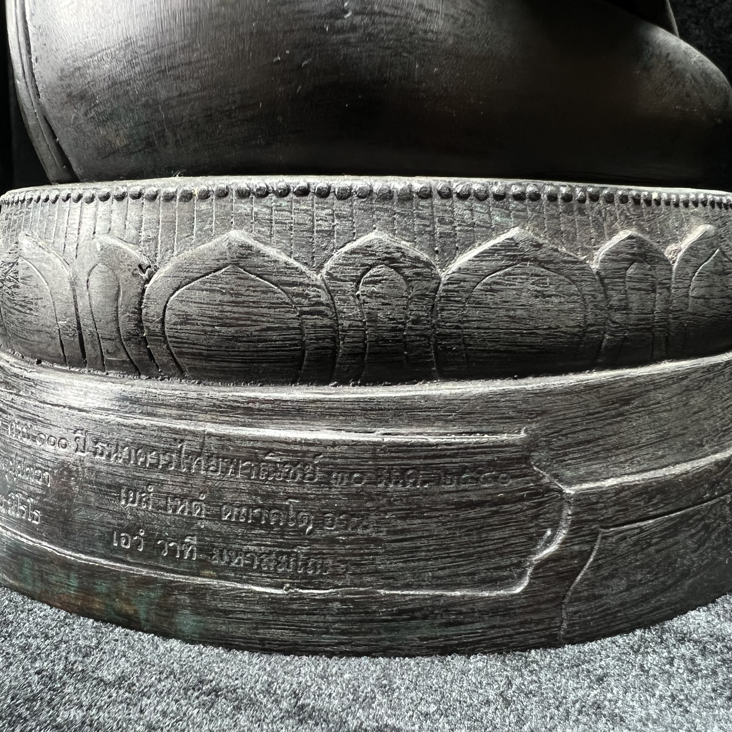 พระพุทธนรสีห์ จปร.+ภปร. ครบรอบ 100 ปี ธนาคารไทยพาณิชย์ ปี 2550 พระบูชาหน้าตัก 5 นิ้ว 2 ถอด(พร้อมตลับพระธาตุ) สมเด็จพระเทพรัตนราชสุดาฯ เสด็จเป็นองค์ประธานในพิธีเททอง(พุทธศิลป์งดงาม)ด้านหน้าฐานประดับด้วยตราสัญลักษณ์พระปรมาภิไธยย่อ