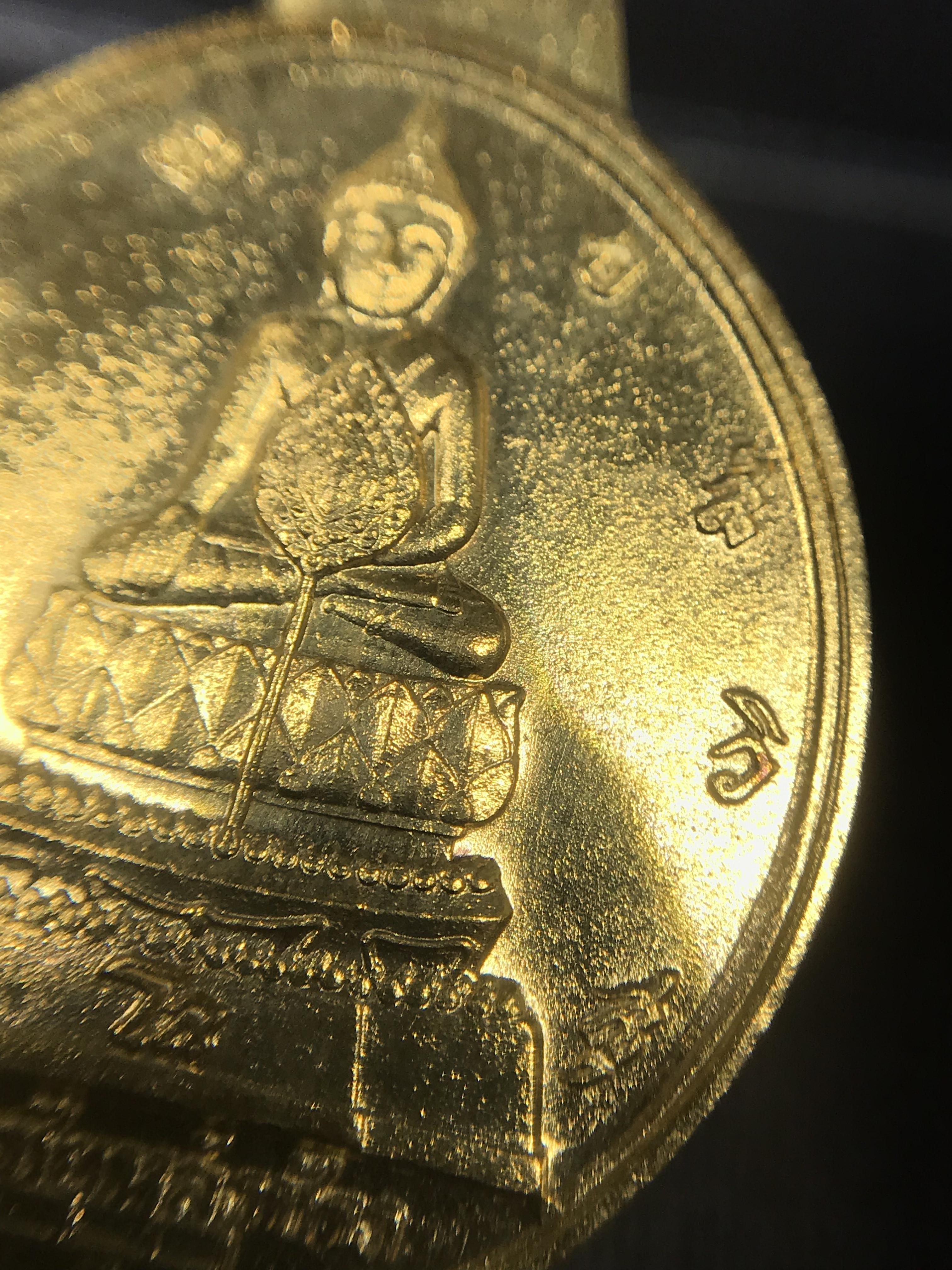 เหรียญพระชัยหลังช้าง หลัง สก. ปี 2535 เนื้อทองคำ(15กรัม)พร้อมกล่อง พิธีใหญ่ สภาพสวยเดิมๆ หายากมาก