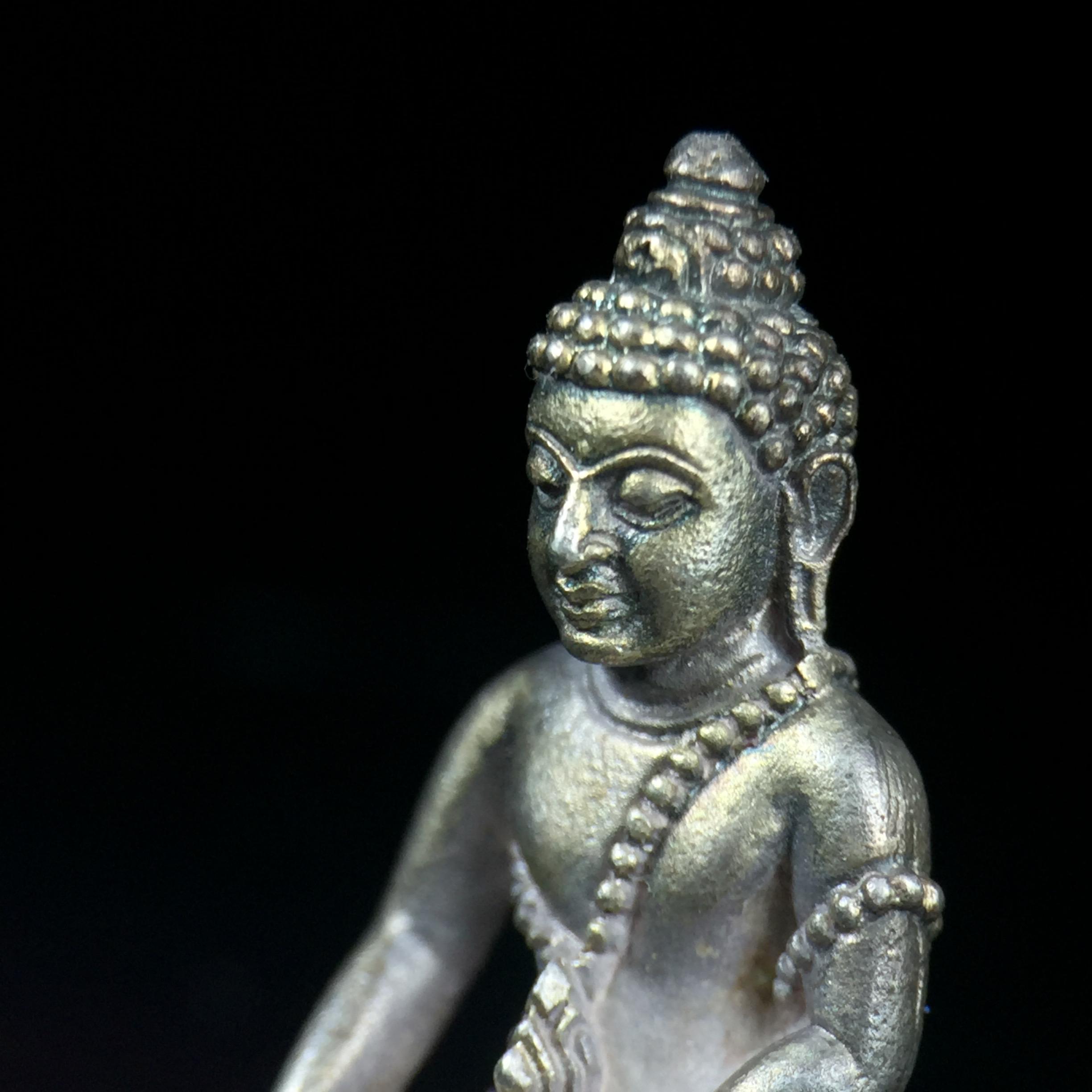 พระกริ่งศิรากาศ ภปร.(พระกริ่งคุ้มเกล้า)วัตถุมงคล"คุ้มเกล้าฯ" มูลนิธิ “คุ้มเกล้า” ในพระบรมราชูปถัมภ์ จัดสร้าง โรงพยาบาลภูมิพล เนื้อเงิน(พิมพ์หน้าไทย)(สภาพผิวเดิมขึ้นน้ำทองทั่วองค์สวย)(รัชกาลที่9เสด็จเททอง)(พิธีใหญ่)(นิยม)