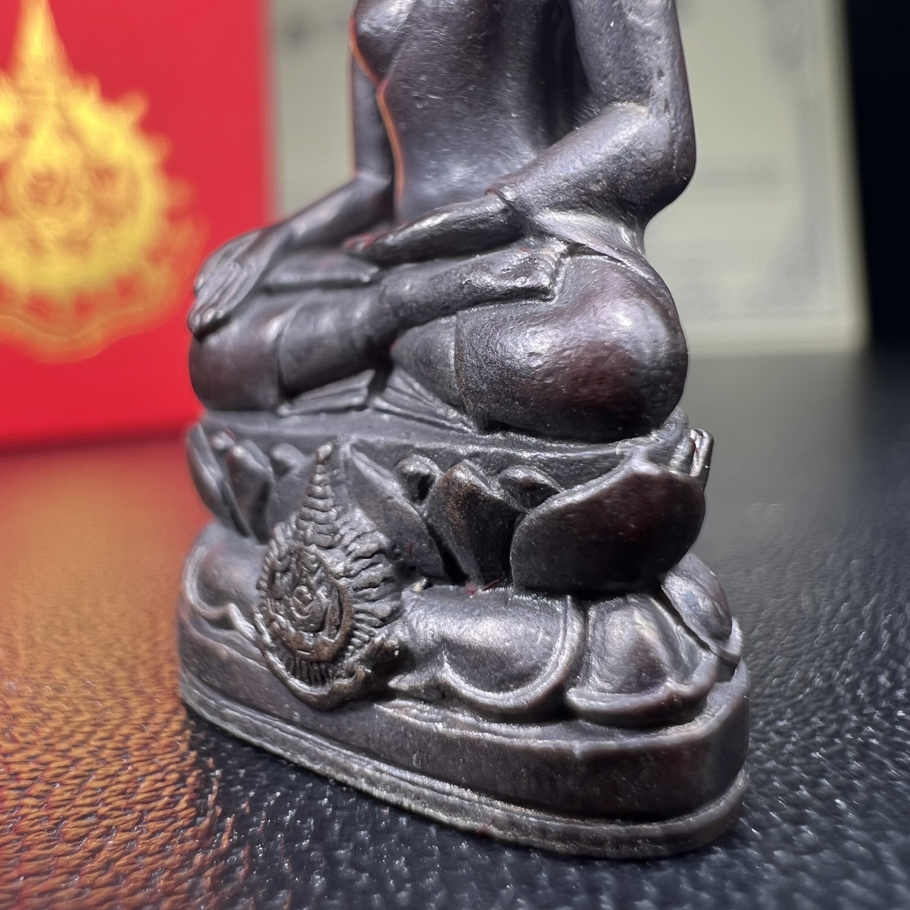 พระกริ่งไพรีพินาศ เฉลิมพระเกียรติ พระบาทสมเด็จพระเจ้าอยู่หัวรัชกาลที่9 พระชนมพรรษา 6 รอบ ปี2542 เนื้อนวโลหะผสมทองคำ(บรรจุเหล็กไหล)ดีนอก-ดีใน***องค์นี้สภาพสวยครบสมบูรณ์ มาพร้อมกล่องเดิมและใบรับรองจากผู้จัดสร้างแบบนี้หายากมาก***