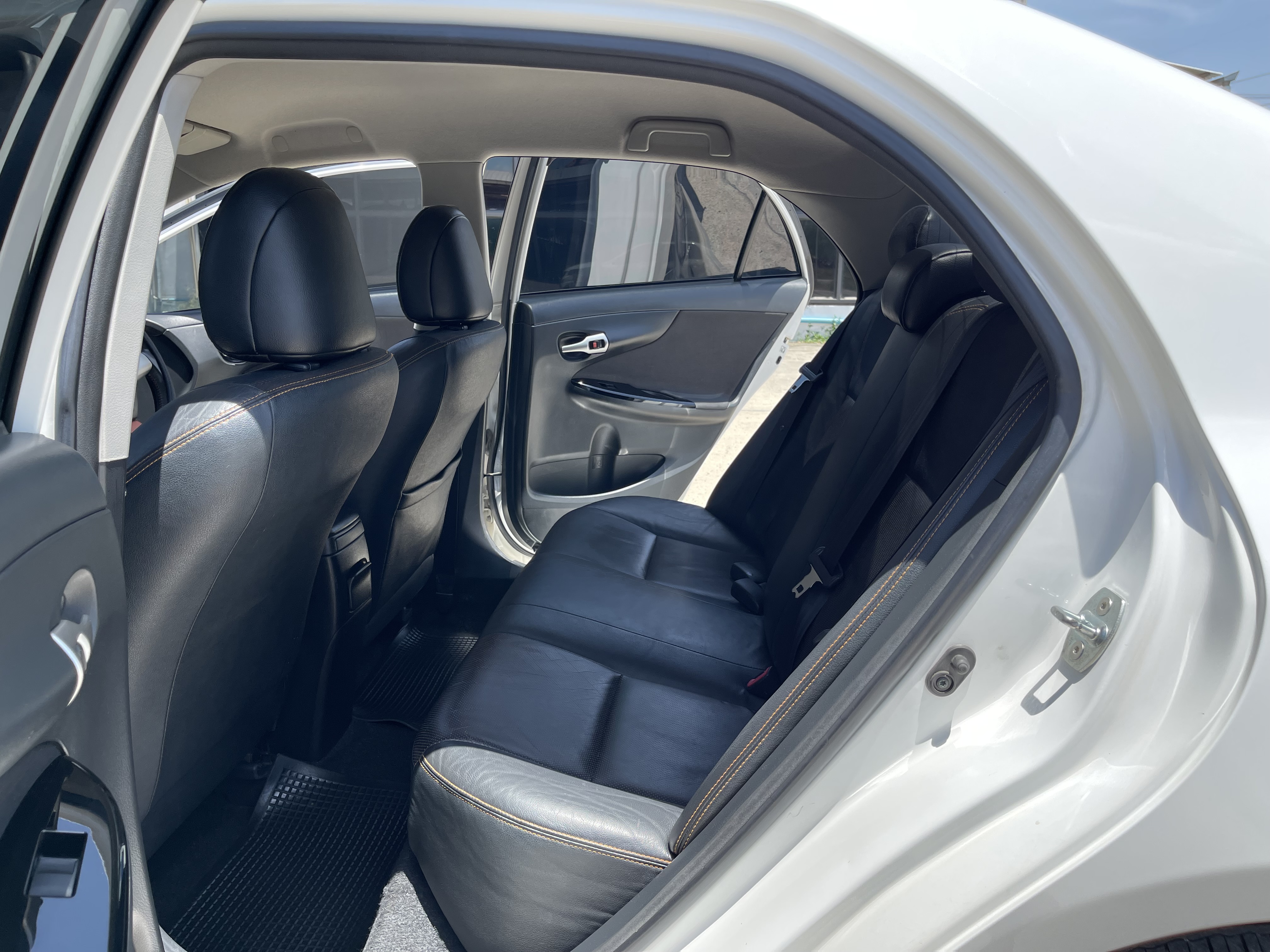 Toyota Altis 1.8 TRD Sportivo Dvd At 2013 ขาว