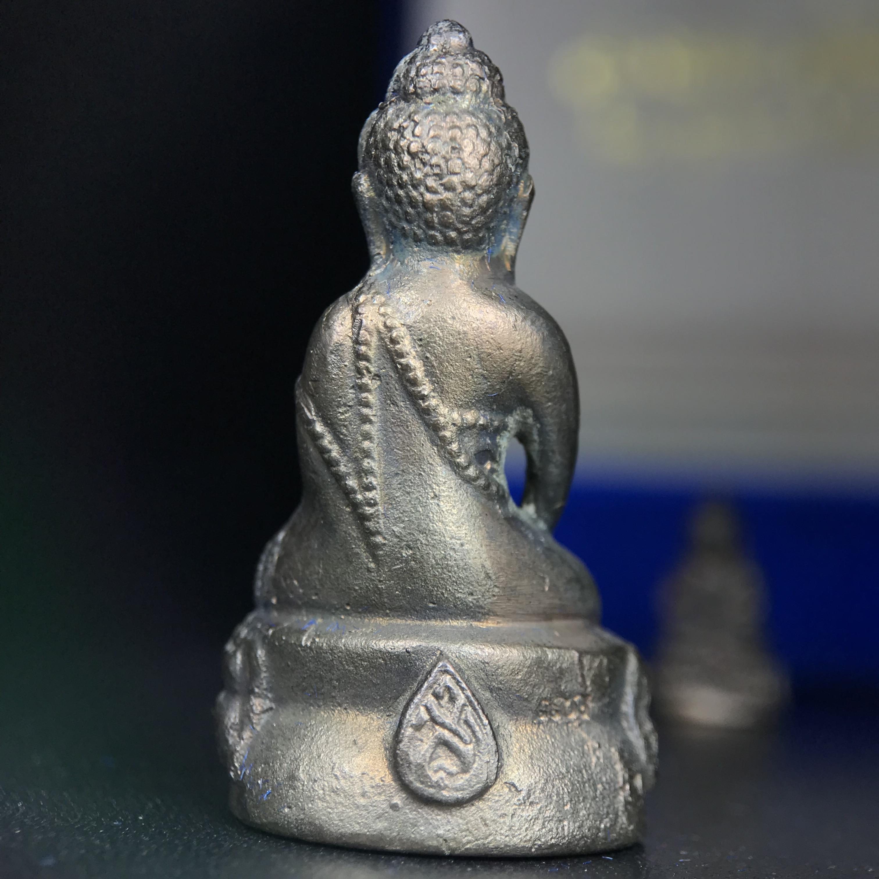 พระกริ่ง-พระชัยวัฒน์ สว. 90 พรรษาสมเด็จย่า ปี2533 เนื้อนวโลหะ(แก่ทองคำผสมทองคำเยอะมากรุ่นนี้)(ในหลวงรัชกาลที่9เสด็จในพิธี)(หล่อแบบโบราณอุดมวลสาร 108 แบบฉบับพระกริ่งใหญ่สายวัดสุทัศน์ พระสังฆราช(แพ))(1 ใน 3000 ชุด) หายาก(***องค์นี้ผิวเนื้อนวโลหะสวยมาก***)