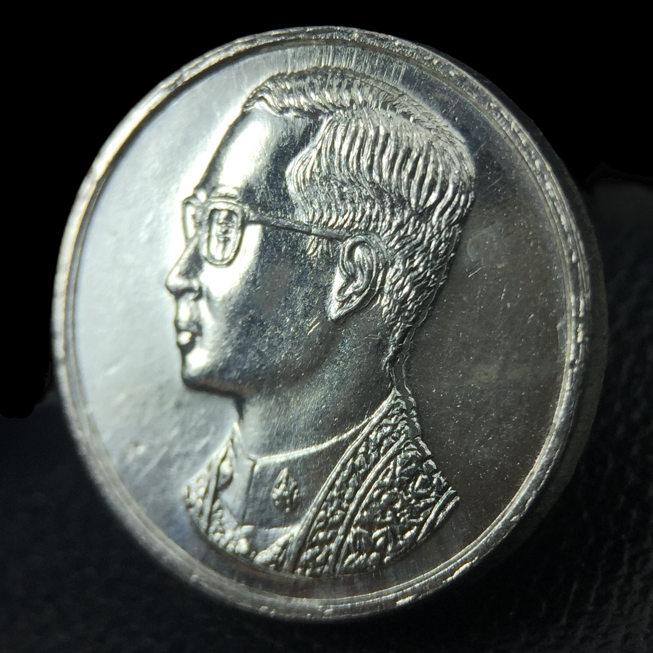 เหรียญพระบรมรูปคุ้มเกล้า รพ.ภูมิพล ปี2522 เนื้อเงิน พิมพ์เล็ก(พบเจอน้อยหายาก) คัดสภาพสวยเดิม(ในหลวงรัชกาลที่9 ทรงจุดไฟพระฤกษ์และเททอง พิธีใหญ่)ยอดนิยมหายาก