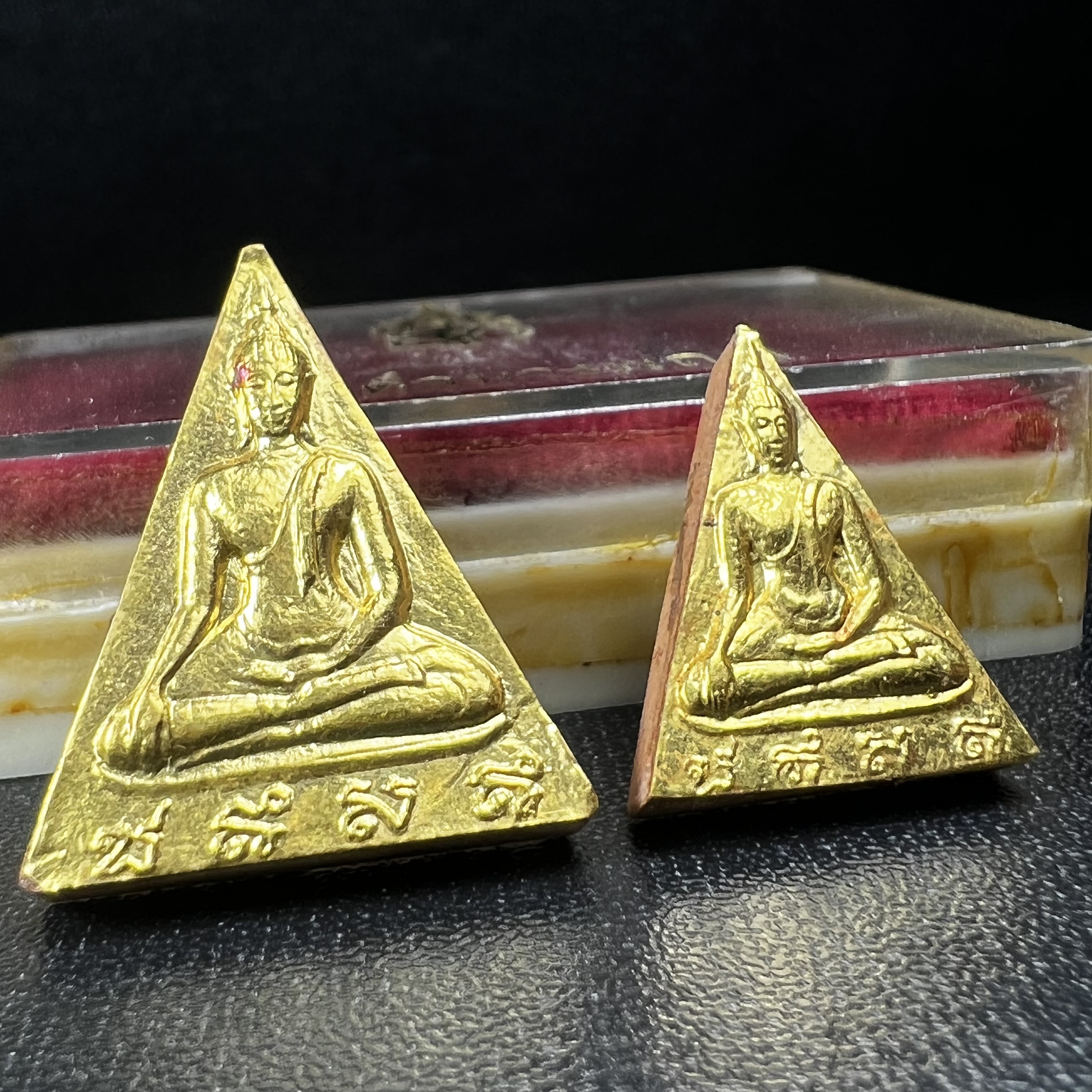 พระสมเด็จนางพญา สก. วัดบวรนิเวศวิหาร ปี2519 ชุดพิเศษกรรมการ หน้ากากทองคำ พิมพ์ใหญ่-เล็กกล่องบรรจุเดิม(ในหลวงรัชกาลที่9และสมเด็จพระราชินี เสด็จร่วมในพิธี)(พิธีใหญ่)(มวลสารดี)(พบเจอและหายากที่สุดในรุ่น)