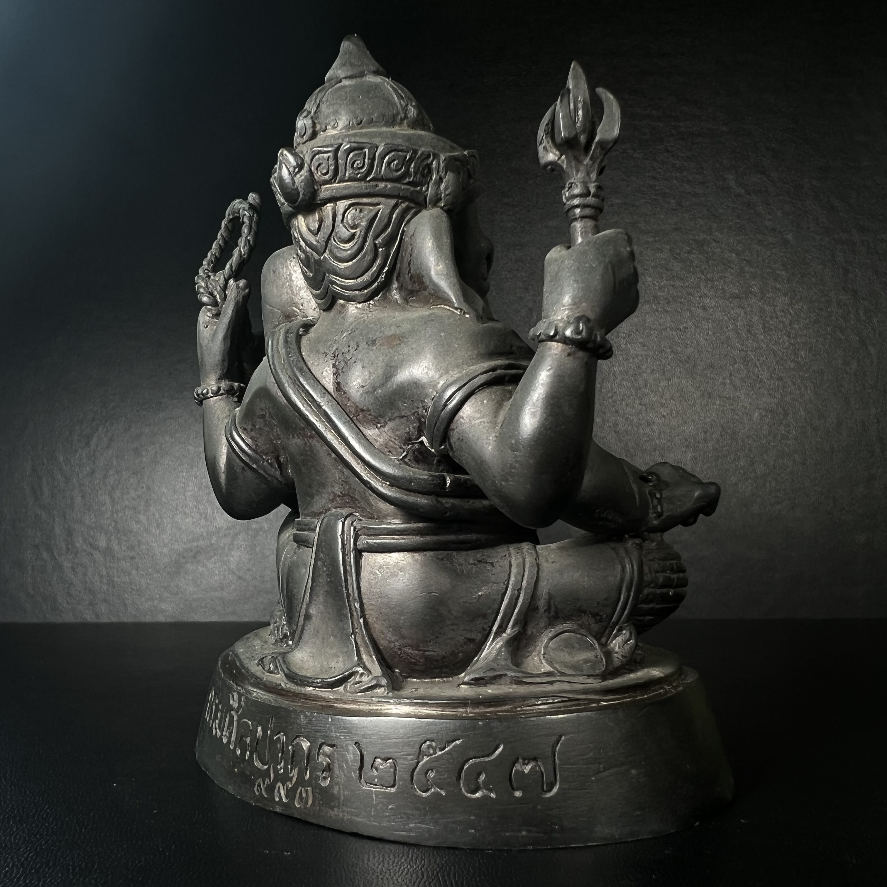 พระพิฆเนศ กรมศิลปากร ปี2547 ขนาดบูชาหน้าตัก 3 นิ้ว โลหะผสมเนื้อดี มีโค๊ดหมายเลขกำกับNo.993 (1 ใน 5000 องค์)รุ่นยอดนิยมหายาก