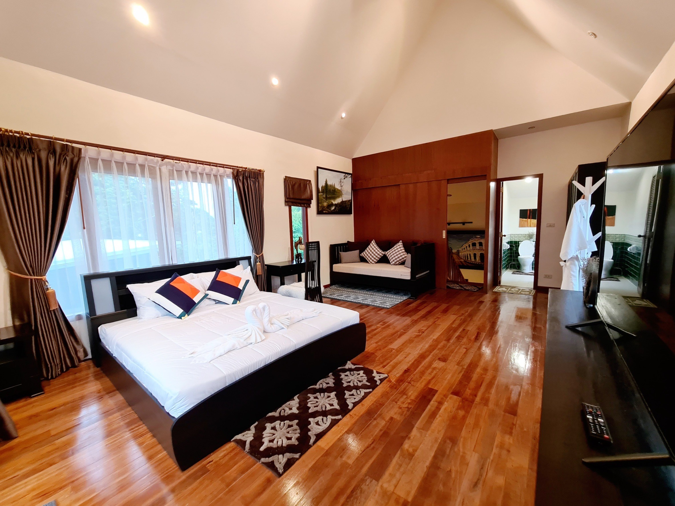 For Rent : Rawai, Stand alone pool villa, 3 bedrooms 4 bathrooms