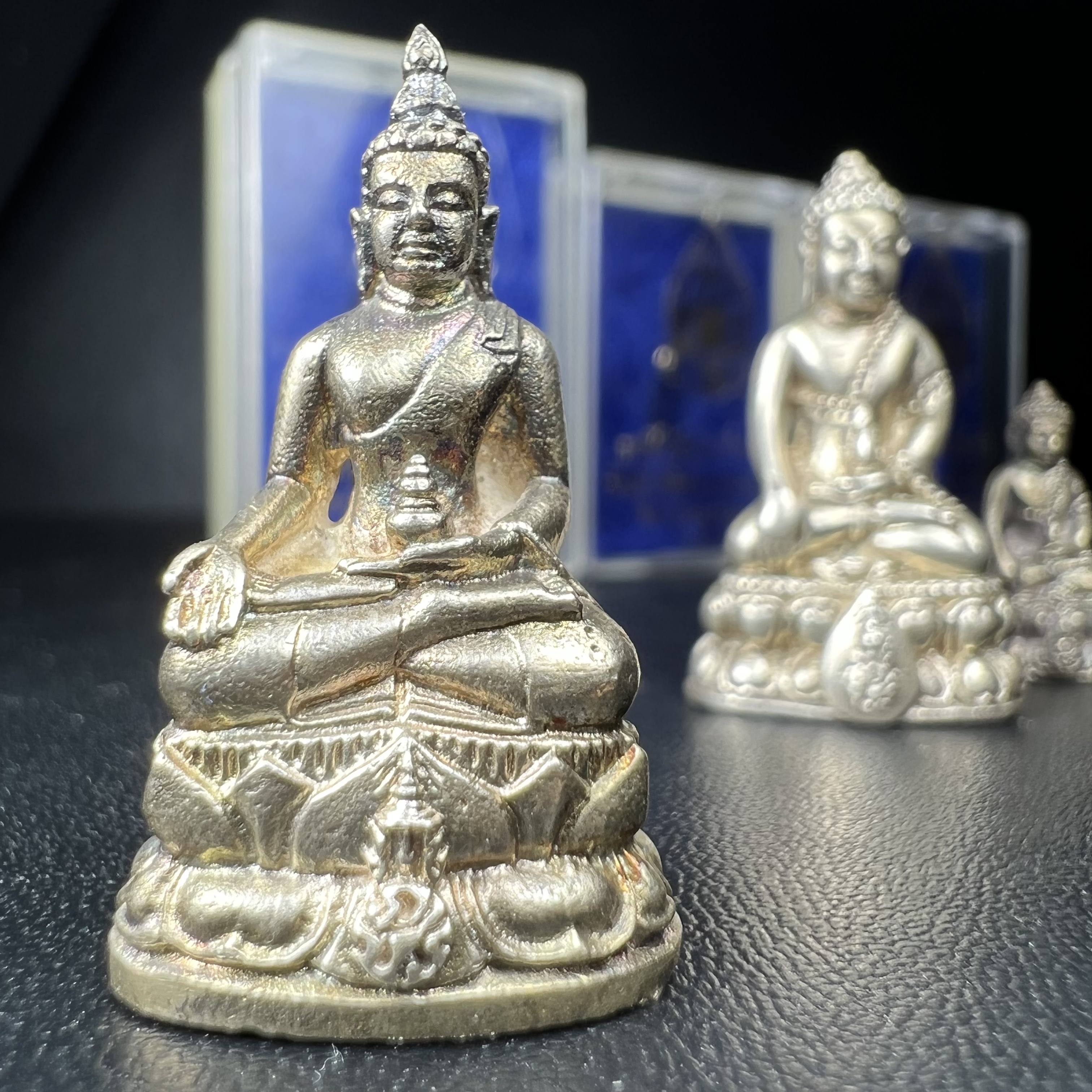 พระกริ่งนวปทุม ภปร.-พระชัยวัฒน์นวปทุม ภปร.-พระกริ่งไพรีพินาศ ภปร. รุ่นแรก วัดปทุมวนาราม ครบชุดเนื้อเงิน ปี2535(ในหลวงรัชกาลที่9เสด็จเททอง)(1ใน3000องค์)หายาก***เก็บทีเดียวครบชุดไปเลยรุ่นนี้ แนะนำ....ตอนนี้หายากแล้ว***