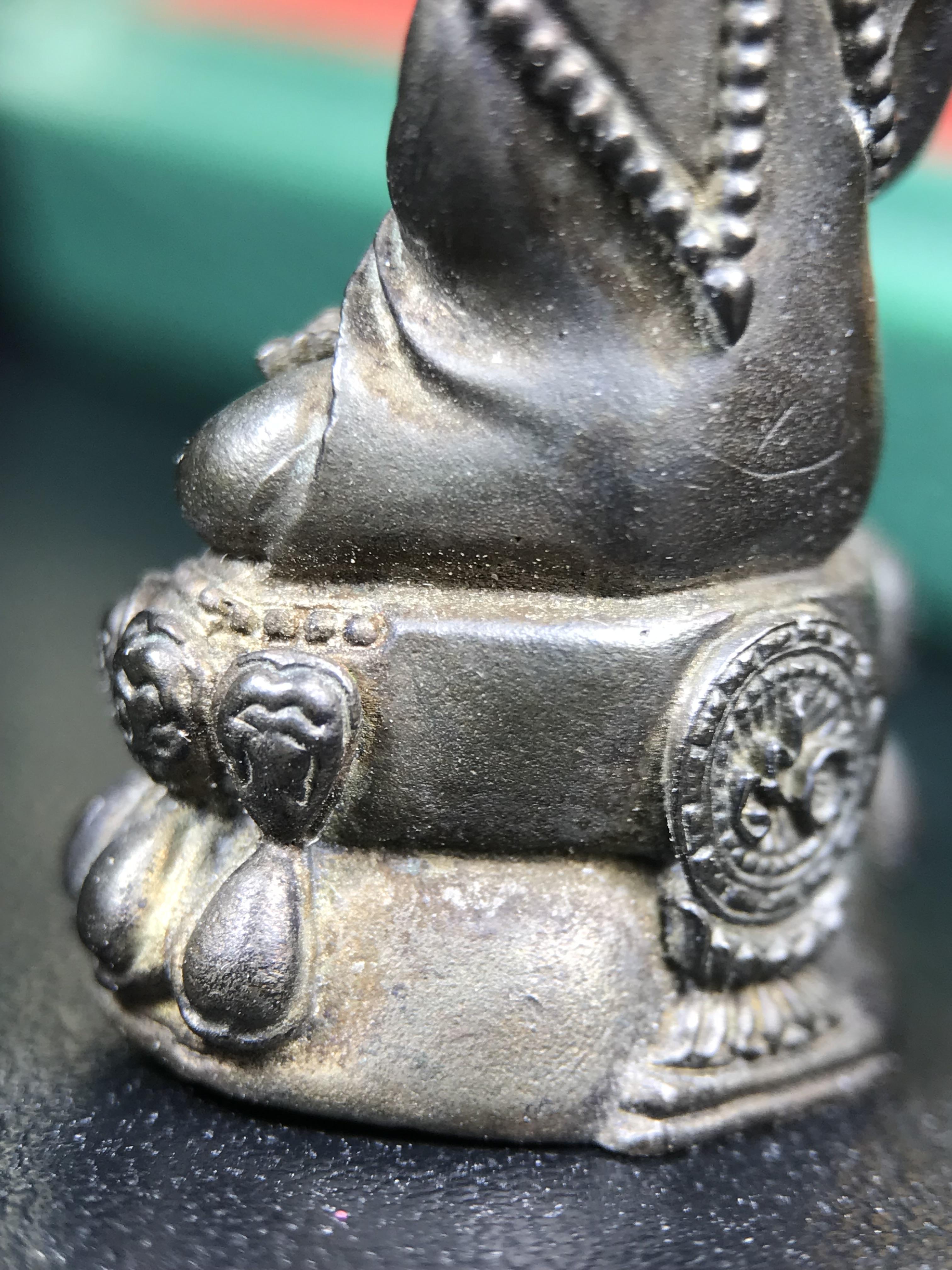 พระกริ่ง-พระชัยวัฒยน์วาสนาสมเด็จพระสังฆราช(วาสน์)วัดราชบพิธฯปี2531 เนื้อนวโลหะ สร้างเป็นที่ระลึกในคราวที่สมเด็จพระอริยวงศาคตญาณ สมเด็จพระสังฆราช(วาสน์ วาสโน)มีพระชนมายุครบ90พรรษา(ในหลวง ร.9 เสด็จในพิธี)งานแกะแม่พิมพ์โดย นายช่างเกษม มงคลเจริญ)(1ใน1991องค์)