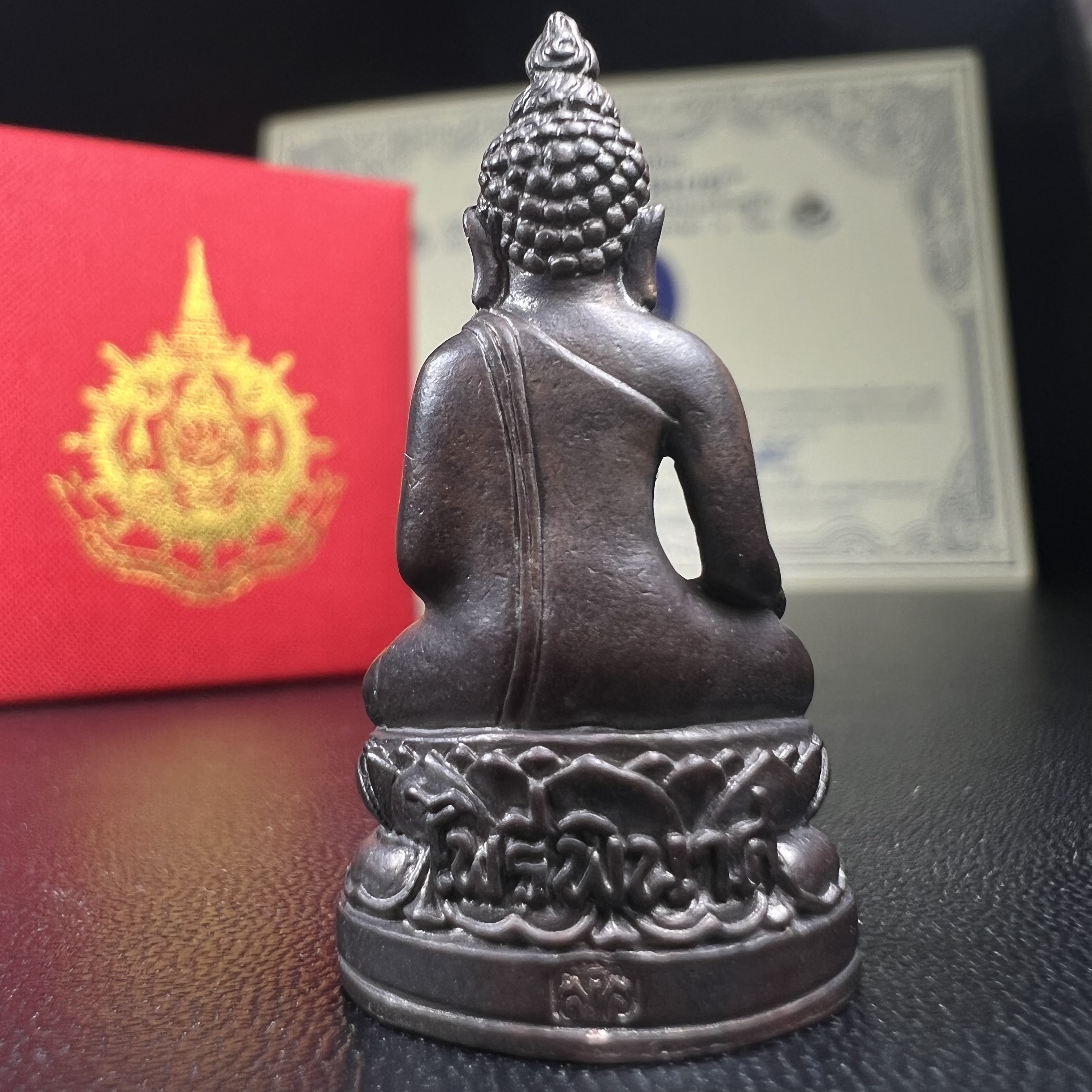 พระกริ่งไพรีพินาศ เฉลิมพระเกียรติ พระบาทสมเด็จพระเจ้าอยู่หัวรัชกาลที่9 พระชนมพรรษา 6 รอบ ปี2542 เนื้อนวโลหะผสมทองคำ(บรรจุเหล็กไหล)ดีนอก-ดีใน***องค์นี้สภาพสวยครบสมบูรณ์ มาพร้อมกล่องเดิมและใบรับรองจากผู้จัดสร้างแบบนี้หายากมาก***