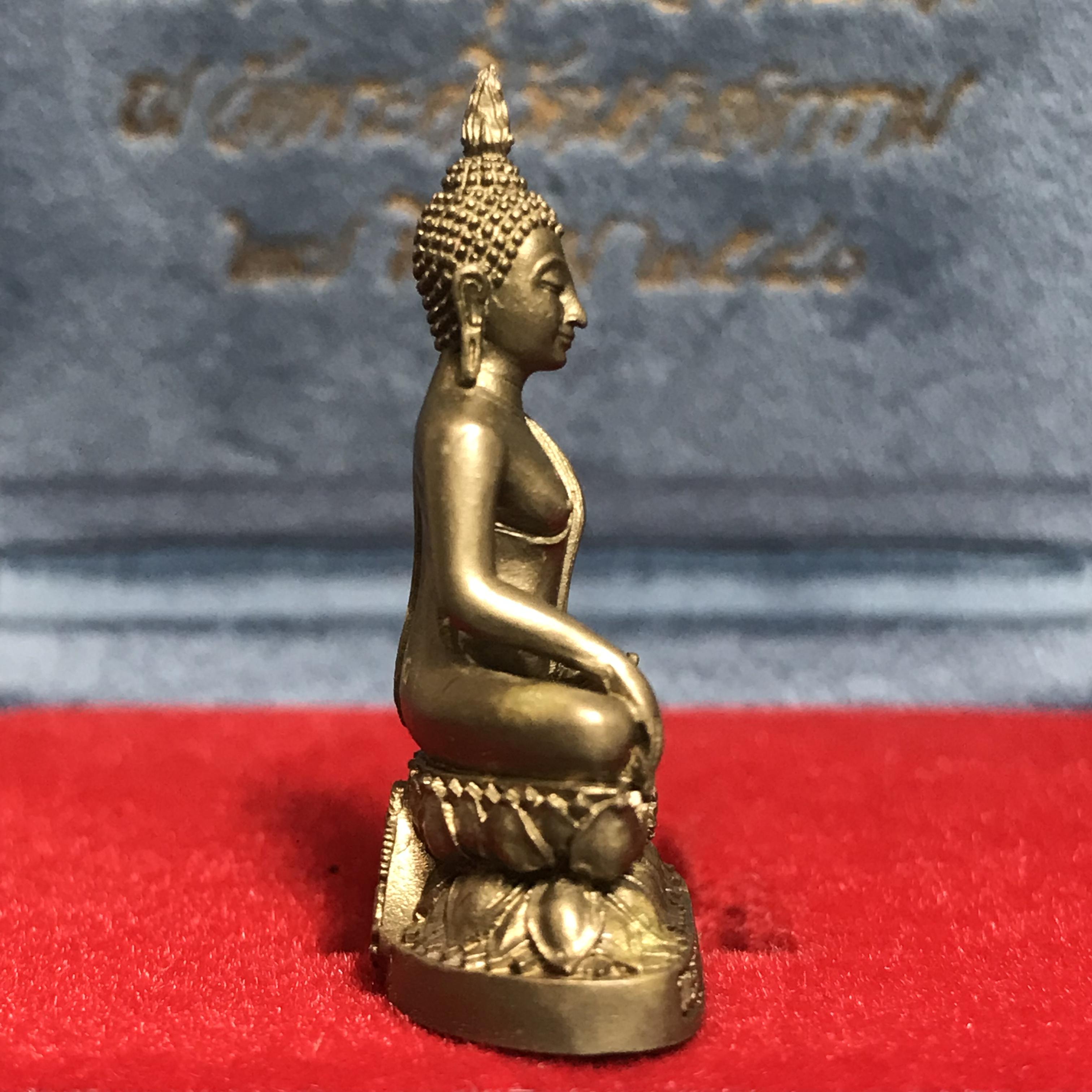 พระกริ่งพระพุทธนวราชบพิตร ครองสิริราชสมบัติครบ 50 ปี พ.ศ.2540 เนื้อทอง93 ชุดพระราชทาน(หายาก)