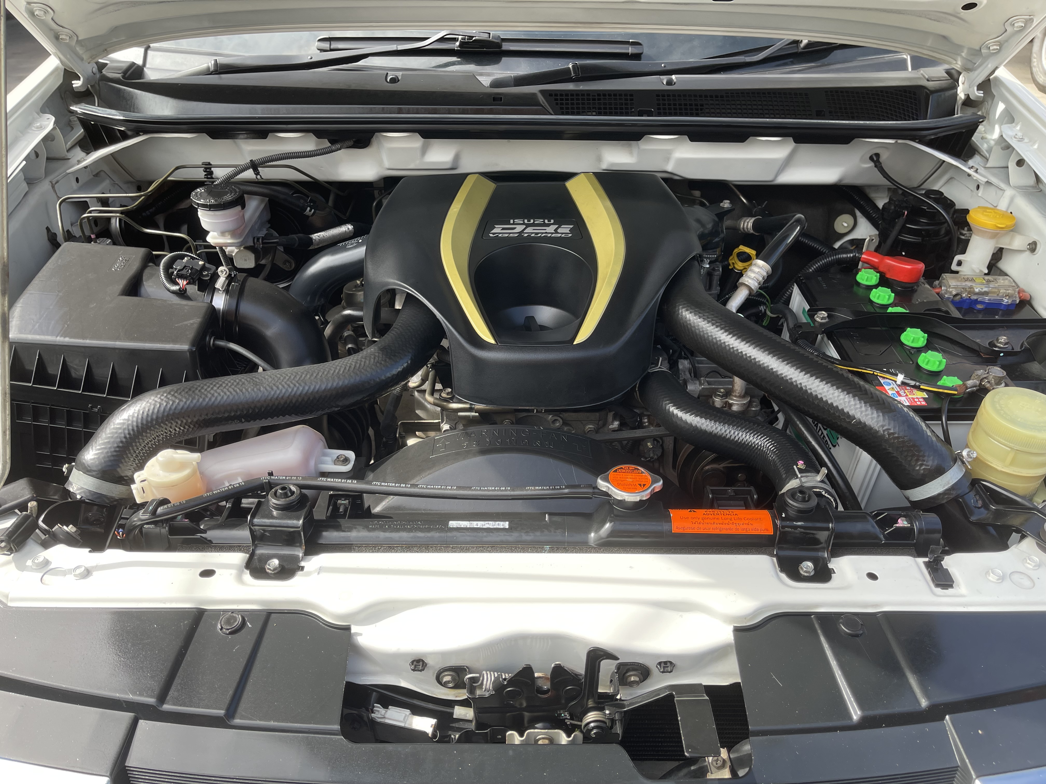 Isuzu Dmax All New 4ประตู Hilander 2.5 Vgs Z Dvd 2015 ขาวมุก