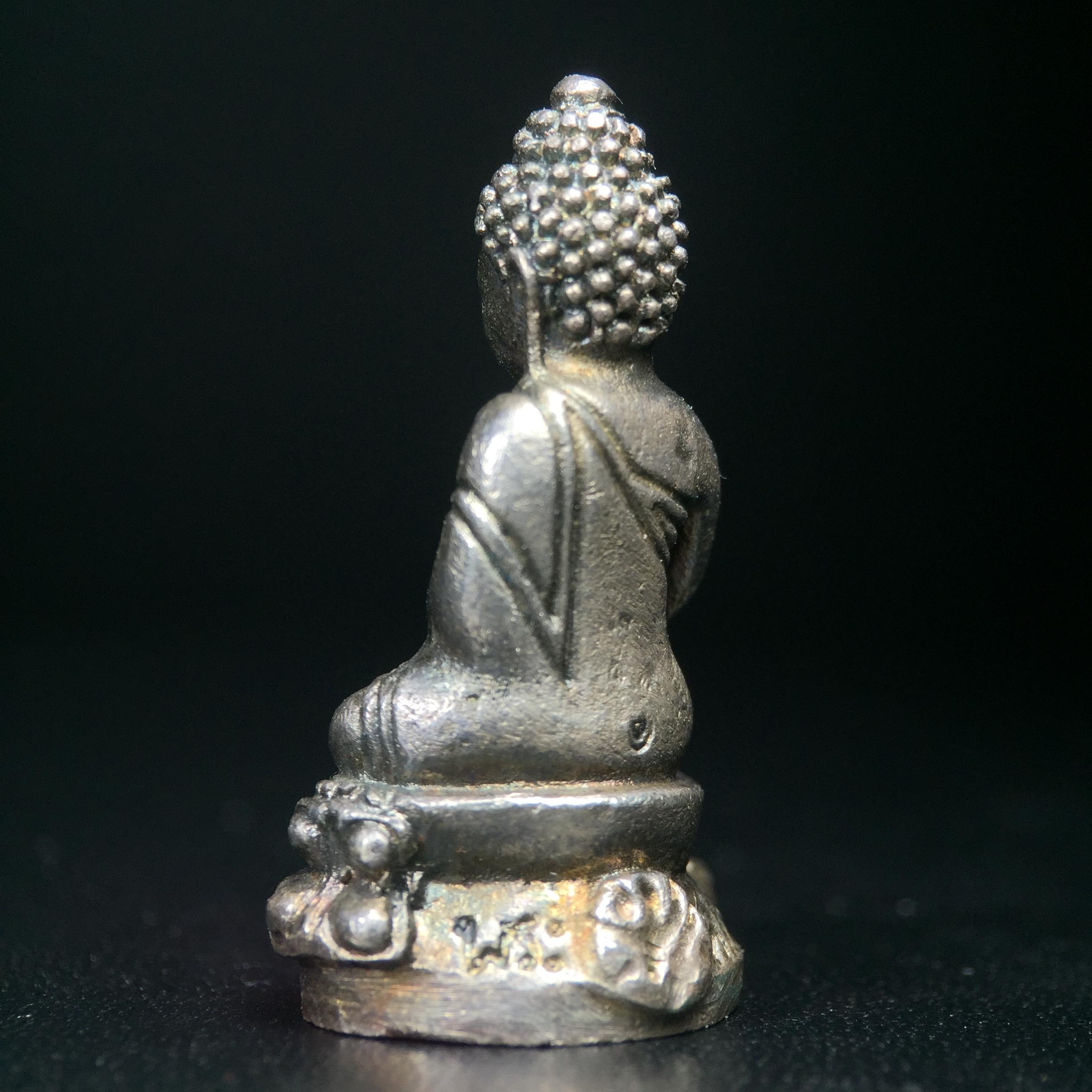 พระกริ่งศาสดา ภปร. วัดบวรนิเวศวิหาร ปี 2532 จัดสร้างในโอกาสสองทศวรรษรามาธิบดี เพื่อศูนย์การแพทย์สิริกิติ์ เนื้อเงิน+เนื้อนวโลหะ(1ชุดรวม 2 องค์) (พิธีใหญ่ มวลสารมงคล สวยงามเข้มขลัง)สมเด็จพระญาณสังวร สมเด็จพระสังฆราชฯเสด็จเททอง