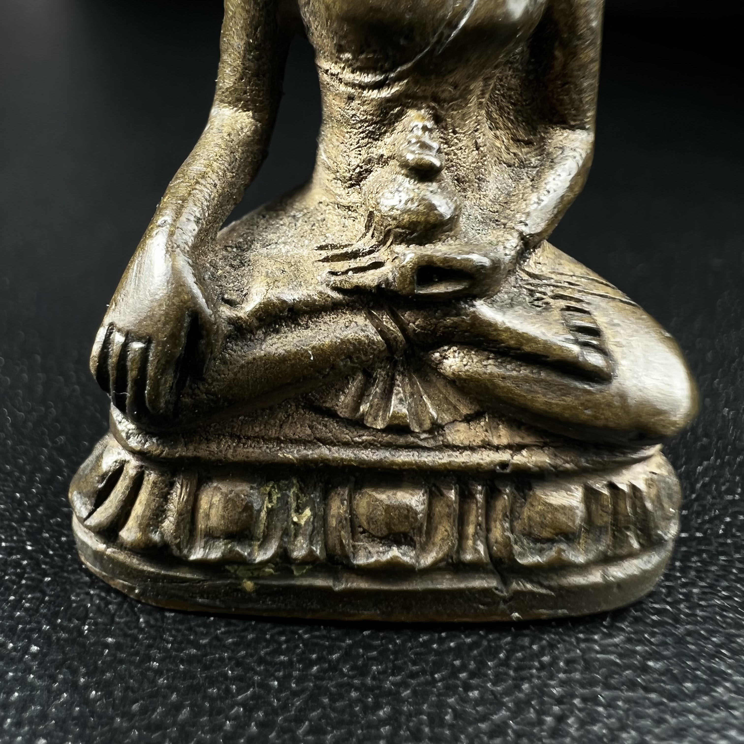 พระกริ่งวชิรมงกุฎ ฉลอง 100 ปี วัดมกุฎกษัติยาราม ปี 2511 "พิมพ์ใหญ่"(นิยมหายาก) เนื้อนวโลหะ(ในหลวง ร.9 เสด็จเททอง)(พิธีใหญ่ ปีลึก เกจิในยุคร่วมพิธี)