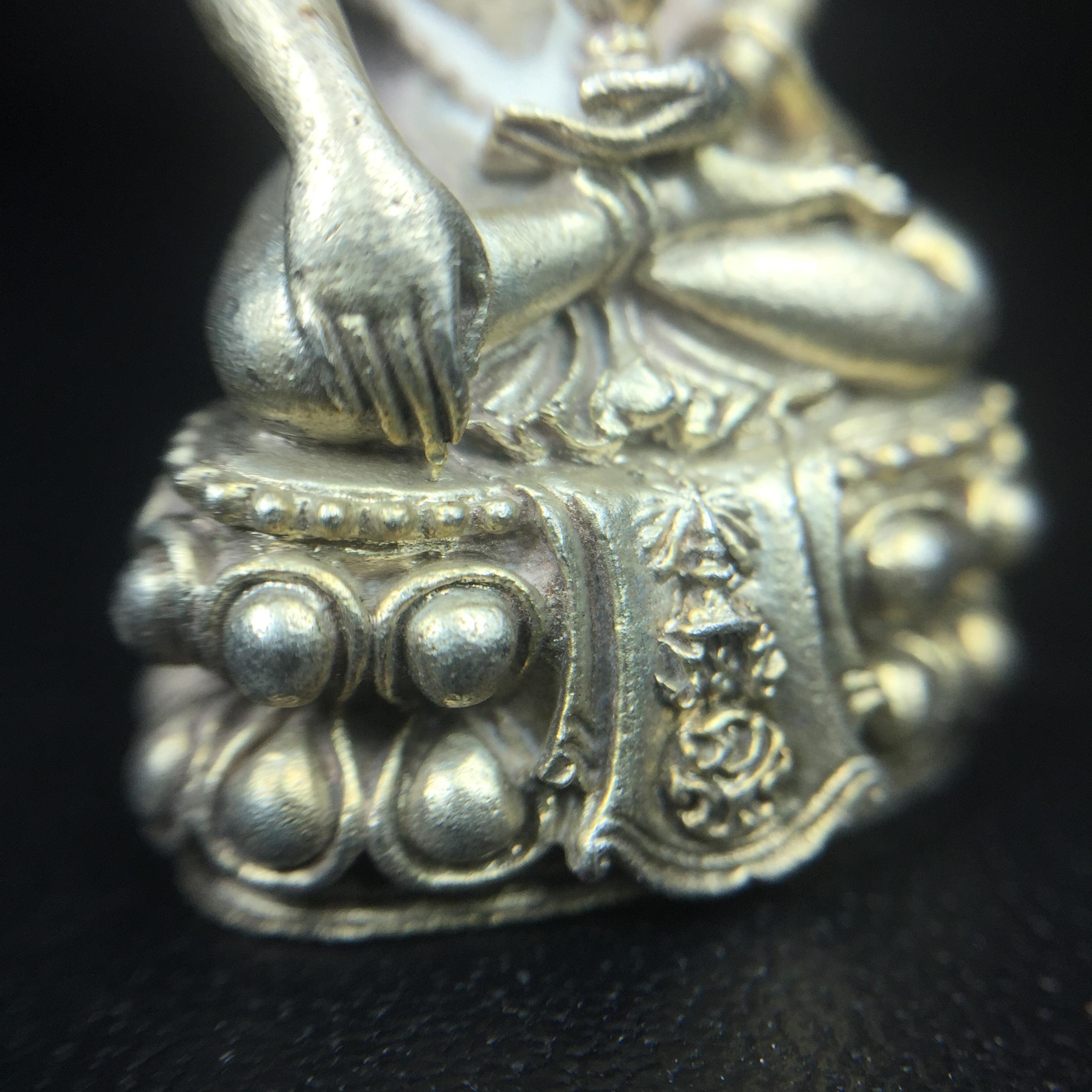 พระกริ่งศิรากาศ ภปร.(วัตถุมงคล"คุ้มเกล้าฯ") โรงพยาบาลภูมิพล เนื้อเงินพิมพ์หน้าไทย (ในหลวงรัชกาลที่9เสด็จเททอง)(พิธีใหญ่)(นิยม)