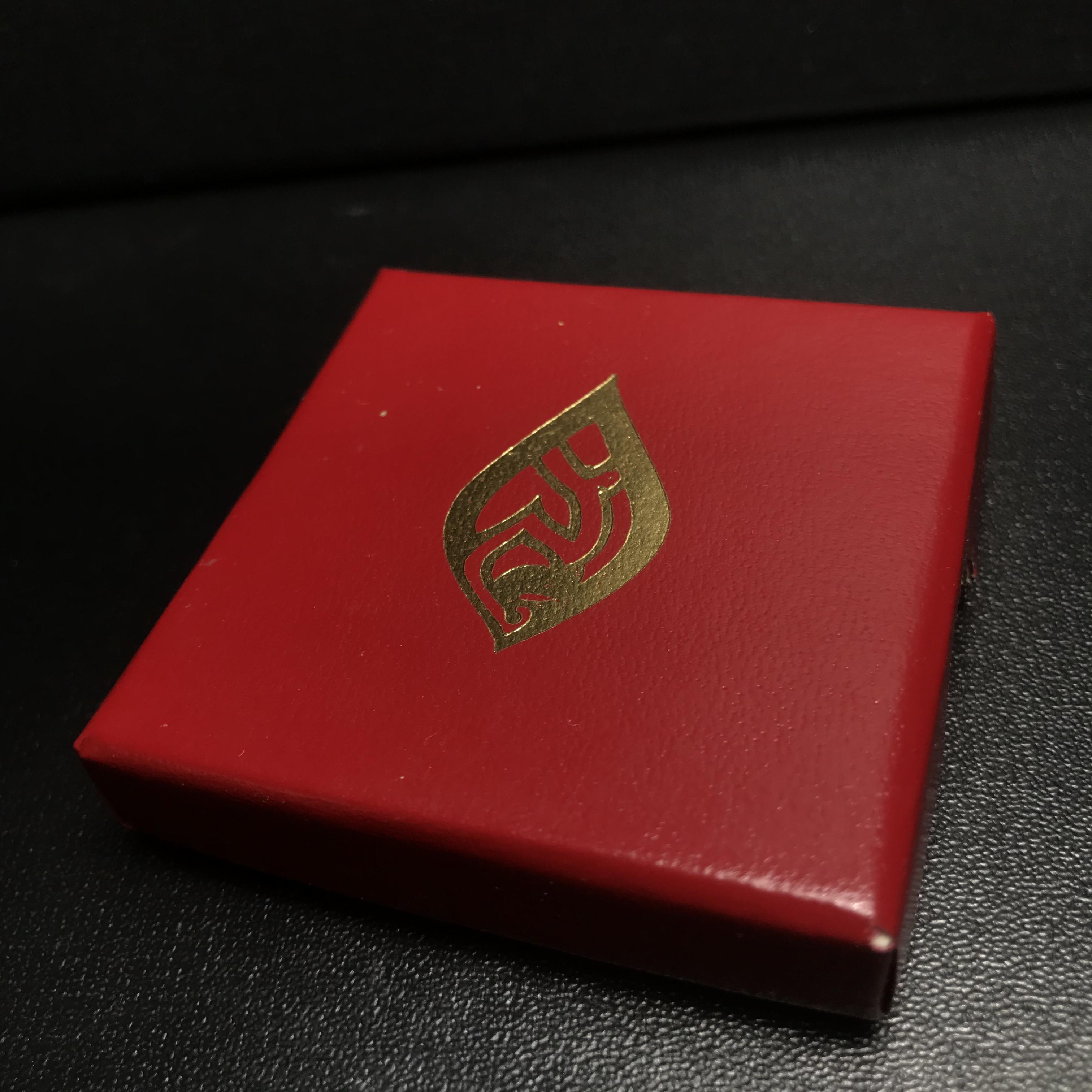 เหรียญพระราชทาน มูลนิธิ พอ.สว. ปี2541 (หายาก สภาพสวย(กล่องเดิม))