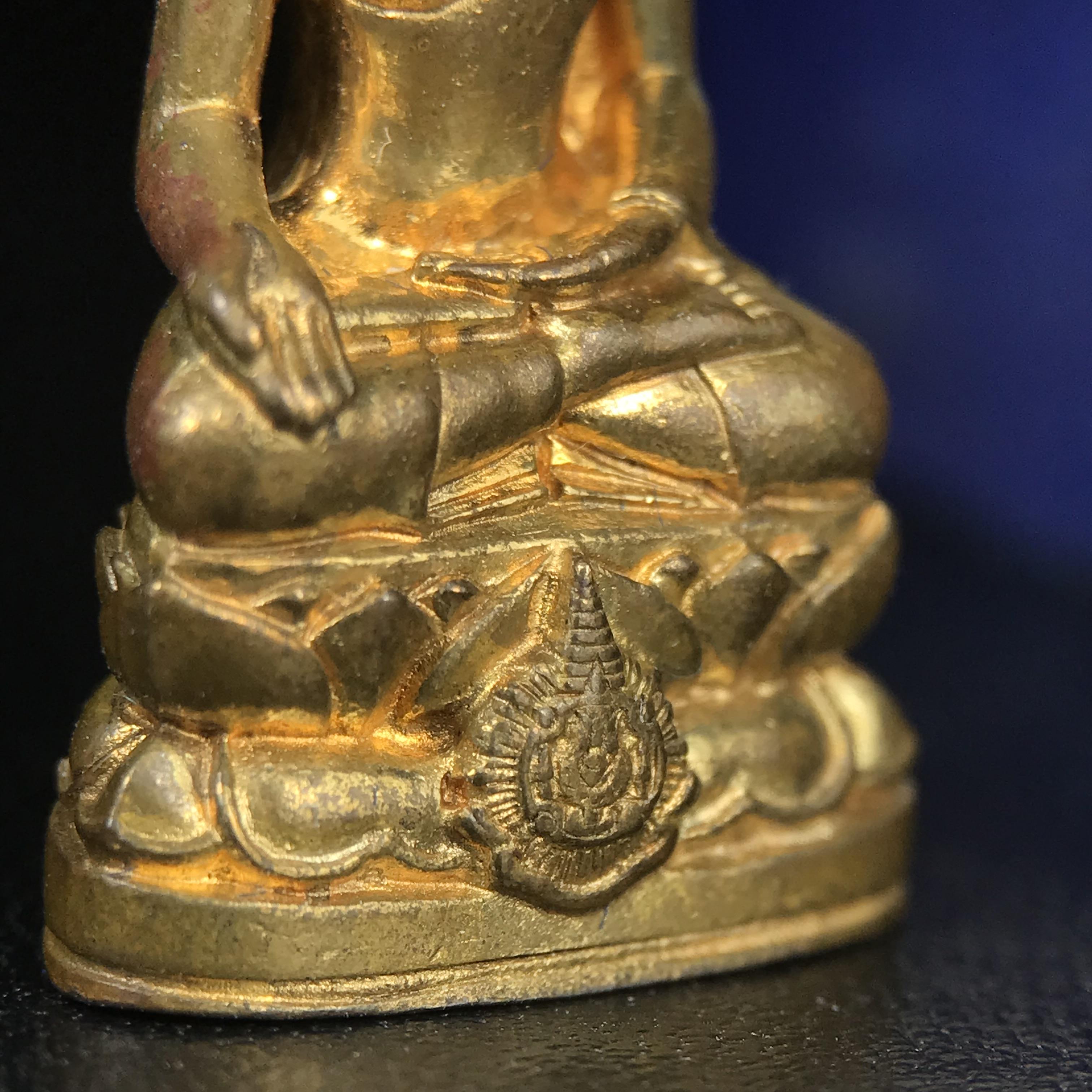 พระกริ่งไพรีพินาศ บรรจุเหล็กไหล ครั้งแรกและครั้งเดียวในประวัติศาสตร์ เฉลิมพระเกียรติ พระบาทสมเด็จพระเจ้าอยู่หัวรัชกาลที่9 พระชนมพรรษา 6 รอบ ปี2542 เนื้อสัมฤทธิ์(บรรจุเหล็กไหล)ดีนอก-ดีใน พิธีใหญ่ มวลสารเด่น (หายาก)