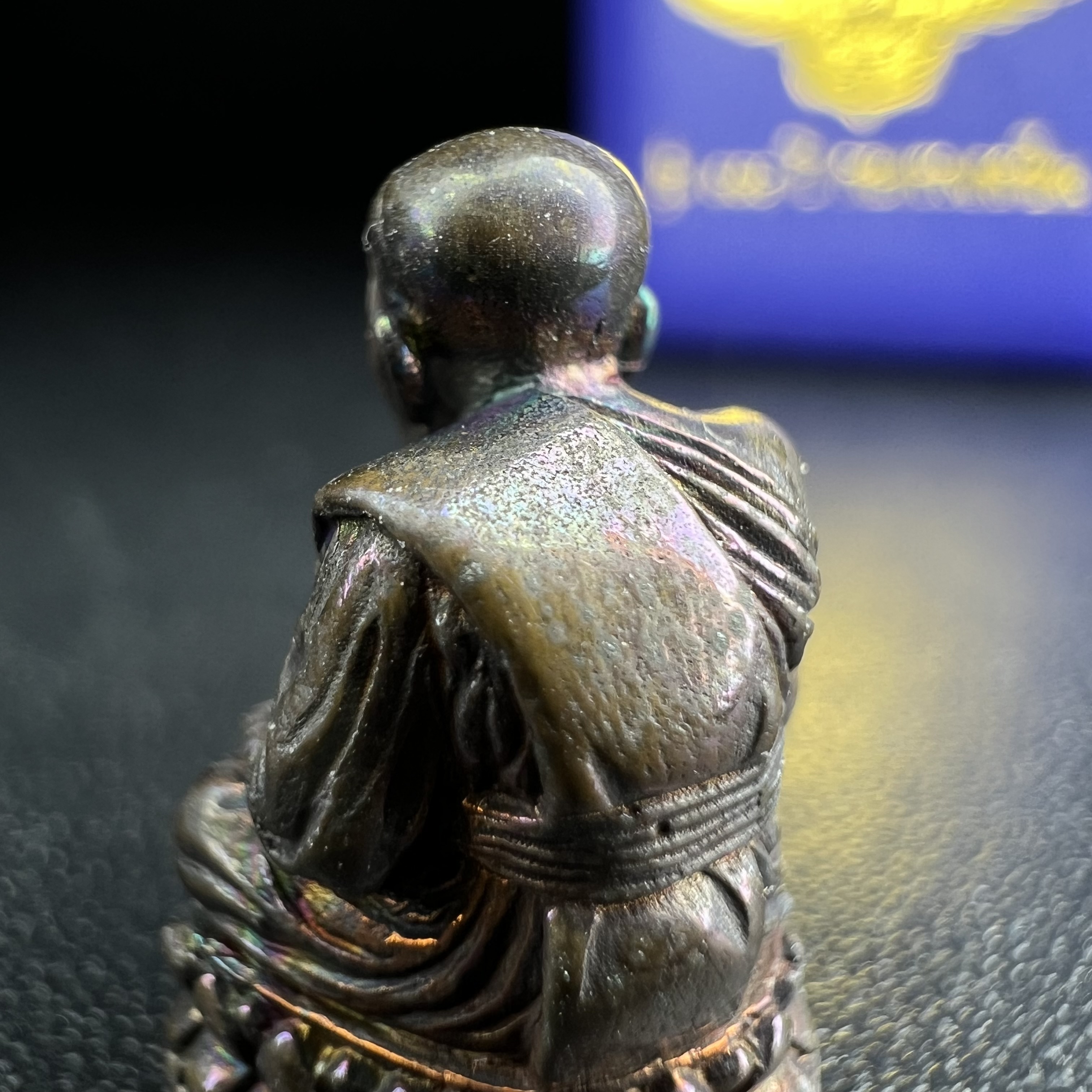 รูปเหมือนหล่อลอยองค์หลวงปู่ทวด รุ่น 111ปี กระทรวงกลาโหม เนื้อนวโลหะรมดำ-ปัดเงา ปี2540 พิธีใหญ่ เข้มขลัง นิยม พร้อมกล่องบรรจุเดิม(คัดสภาพสวยผิวเทพๆผิวรุ้งๆ)ทั้งพิธีทั้งพุทธศิลป์ทรงคุณค่าอีกหนึ่งรุ่นยอดนิยม