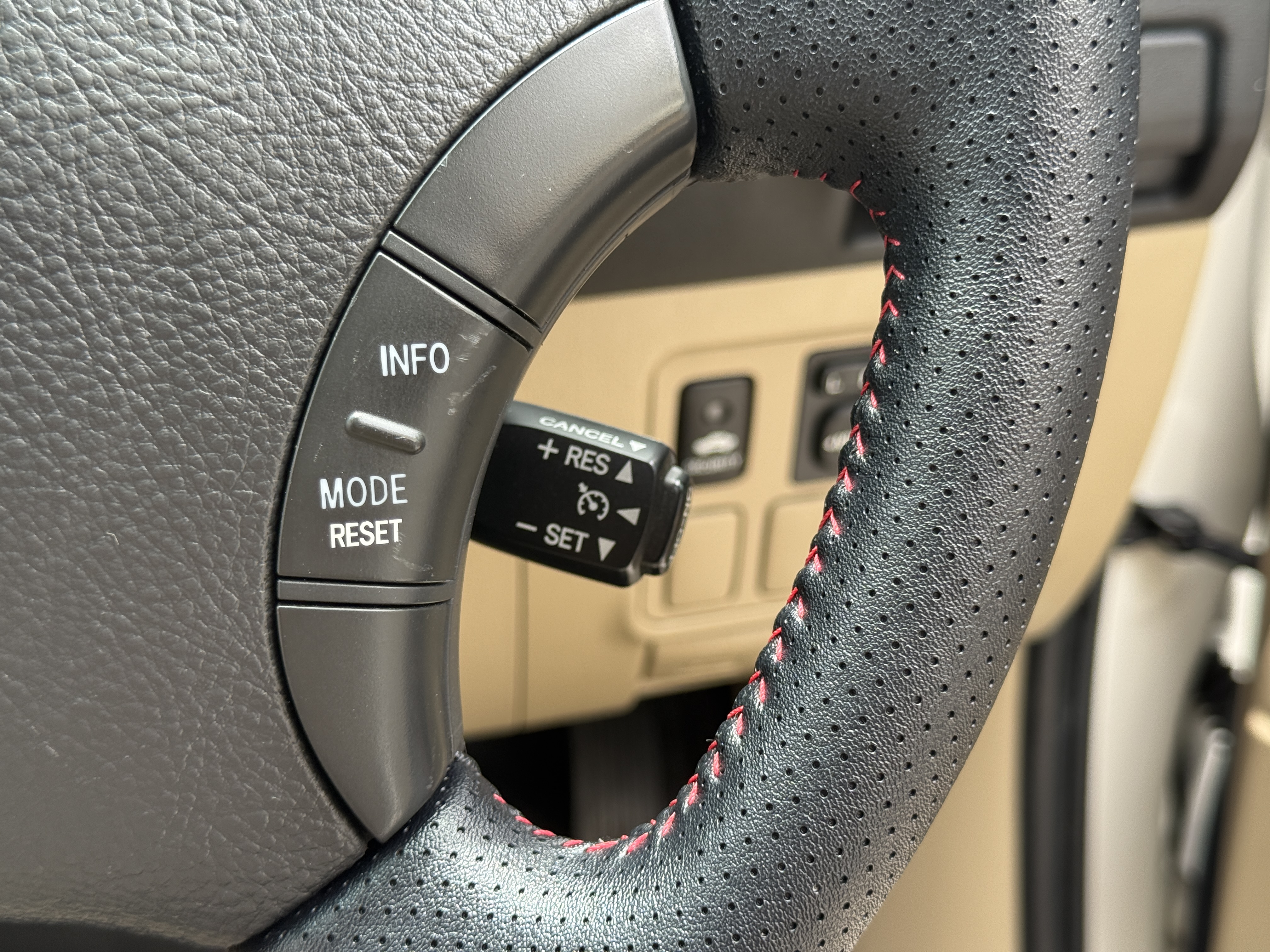 Toyota Fortuner 3.0 V 4WD TRD Sportivo At 2011 ขาว