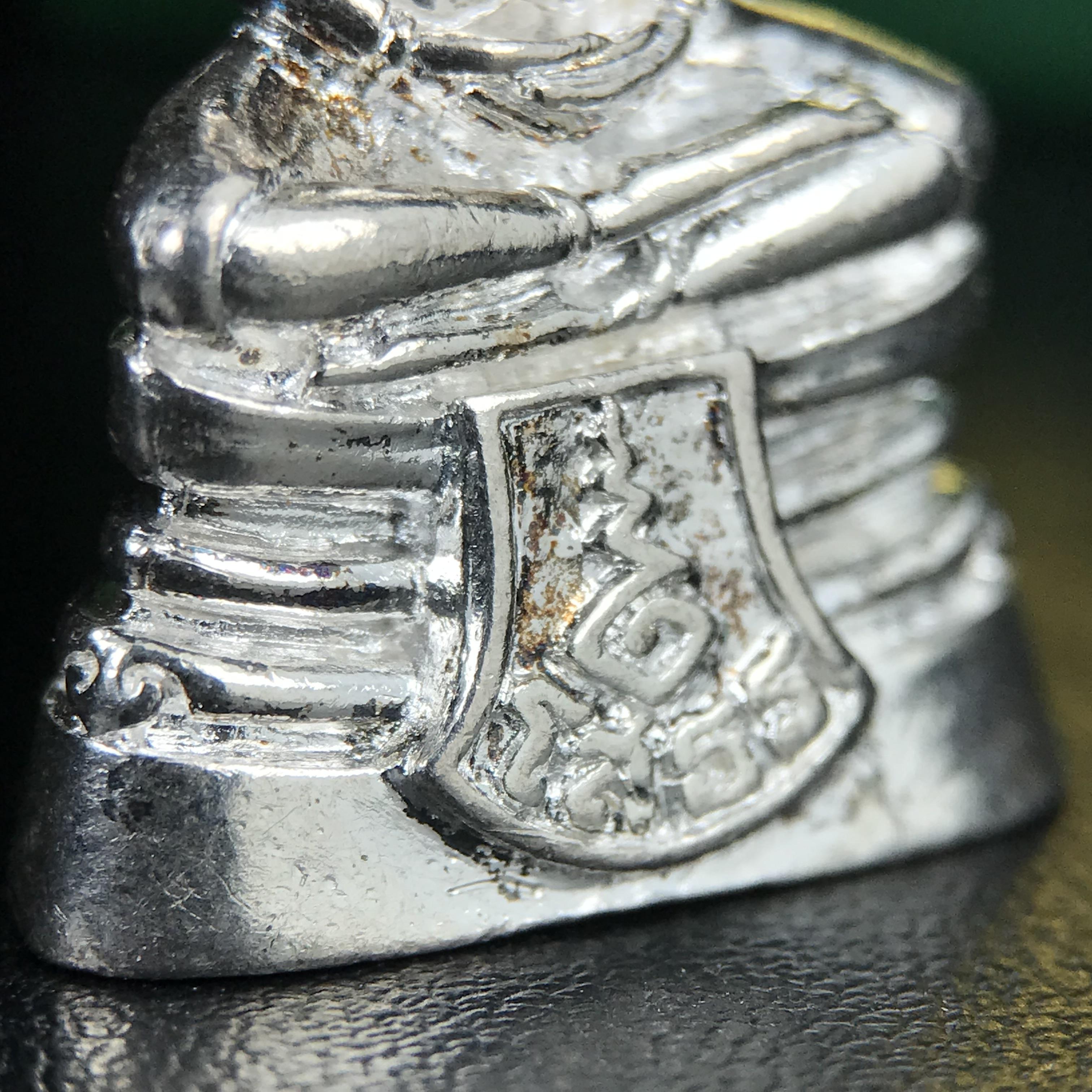 พระพุทธโสธร รุ่น กศก. 120 ปี เนื่องในโอกาสครบ 120 ปี กรมศุลกากร กระทรวงการคลัง จัดสร้าง ปี 2537 เนื้อเงินบริสุทธิ์ 99.9% ผิวขัดเงา(งานบริษัท แพรนด้า จิวเวลรี่)สวยงดงาม ทรงคุณค่า