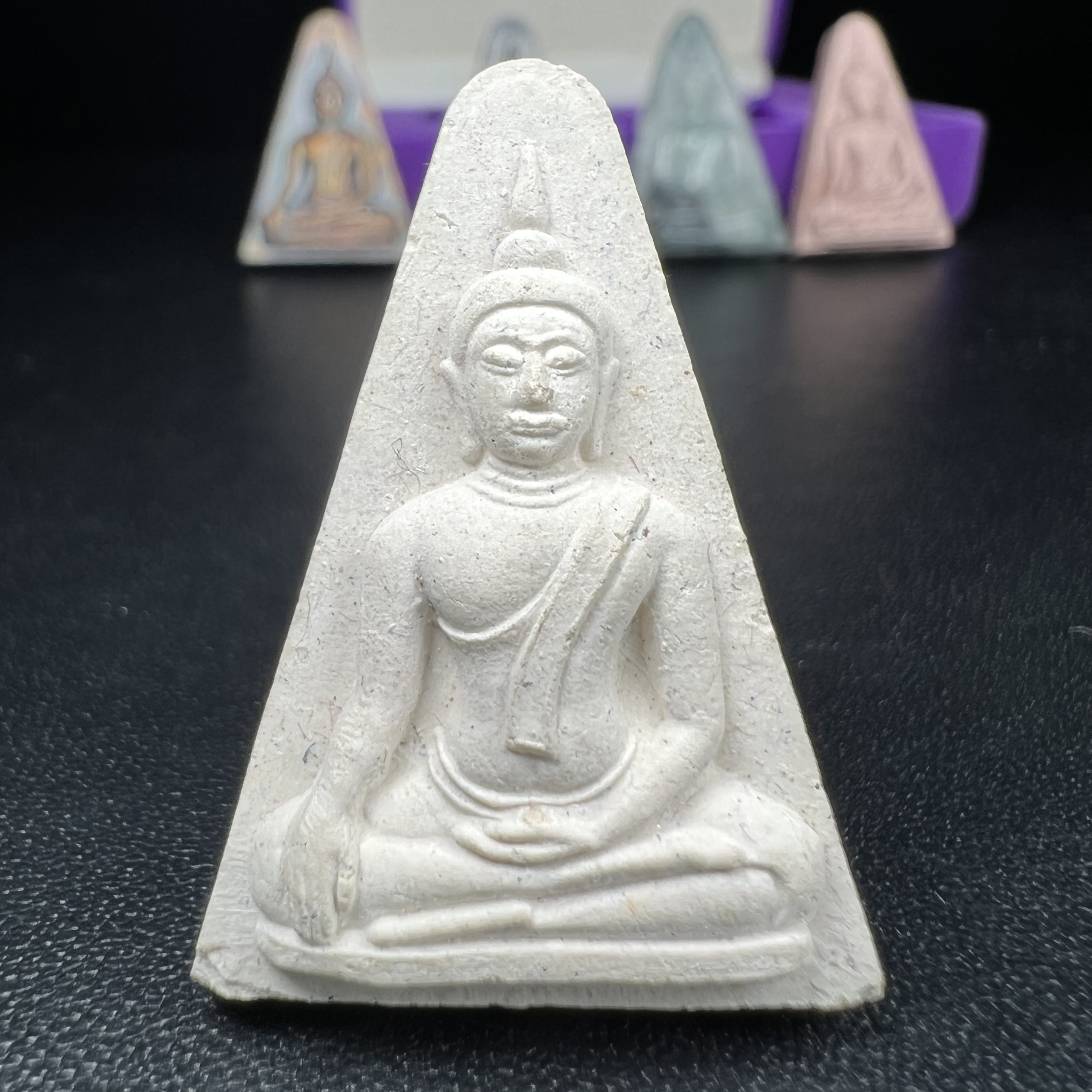 พระนางพญาเสน่ห์จันทร์ สธ. สร้างในวโรกาสทรงเจริญพระชนมายุ 50 พรรษา สมเด็จพระเทพฯ พ.ศ.2548 ชุดพิเศษ (1 ใน 5000 ชุด)หายาก