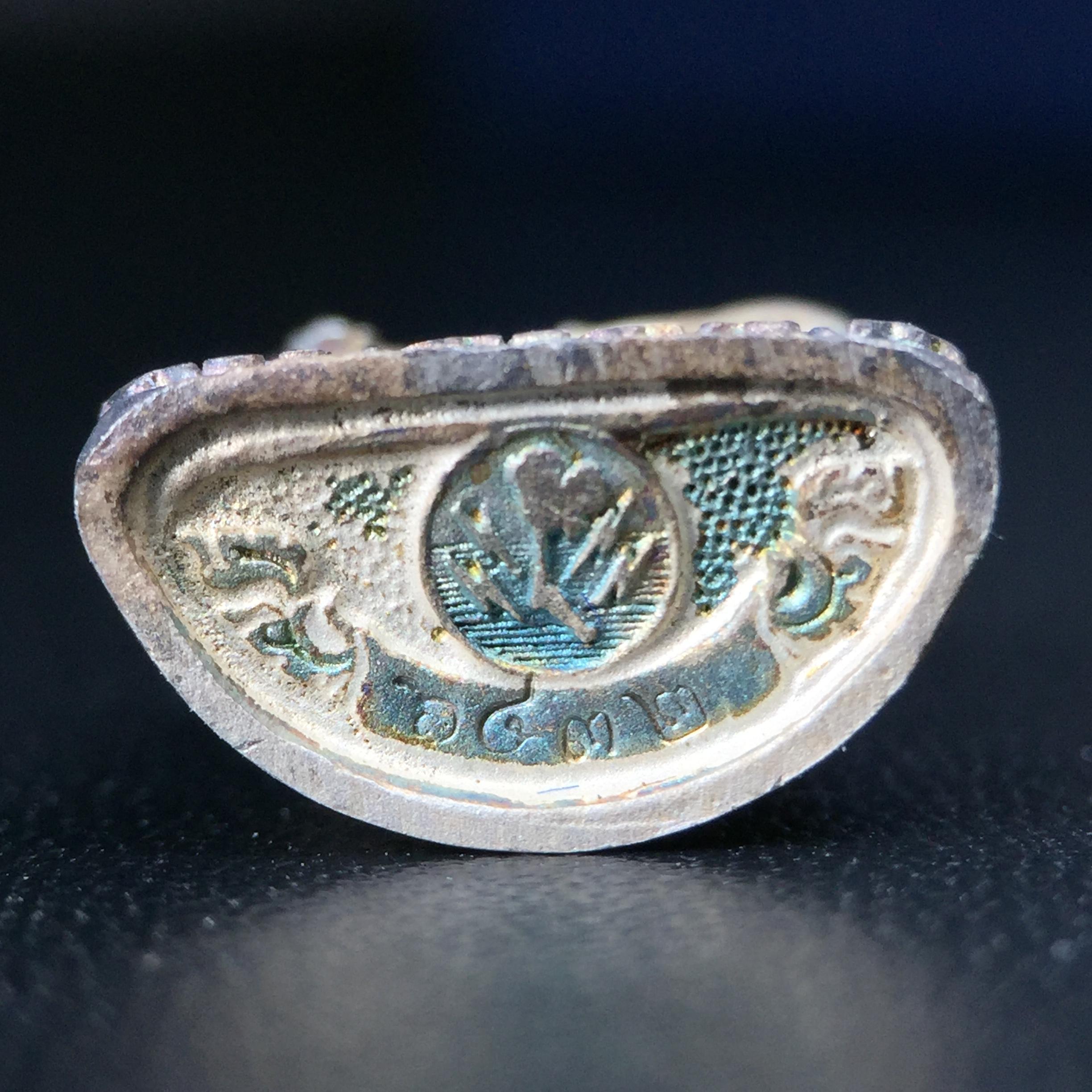 พระกริ่งไพรีพินาศ วัดบวรนิเวศวิหาร ปี2538 การไฟฟ้าส่วนภูมิภาคจัดสร้าง เนื้อเงิน(สภาพผิวเดิม ขึ้นสีรุ้งธรรมชาติ สวยแบบนิยม)พร้อมกล่องบรรจุเดิม หมายเลข 6432