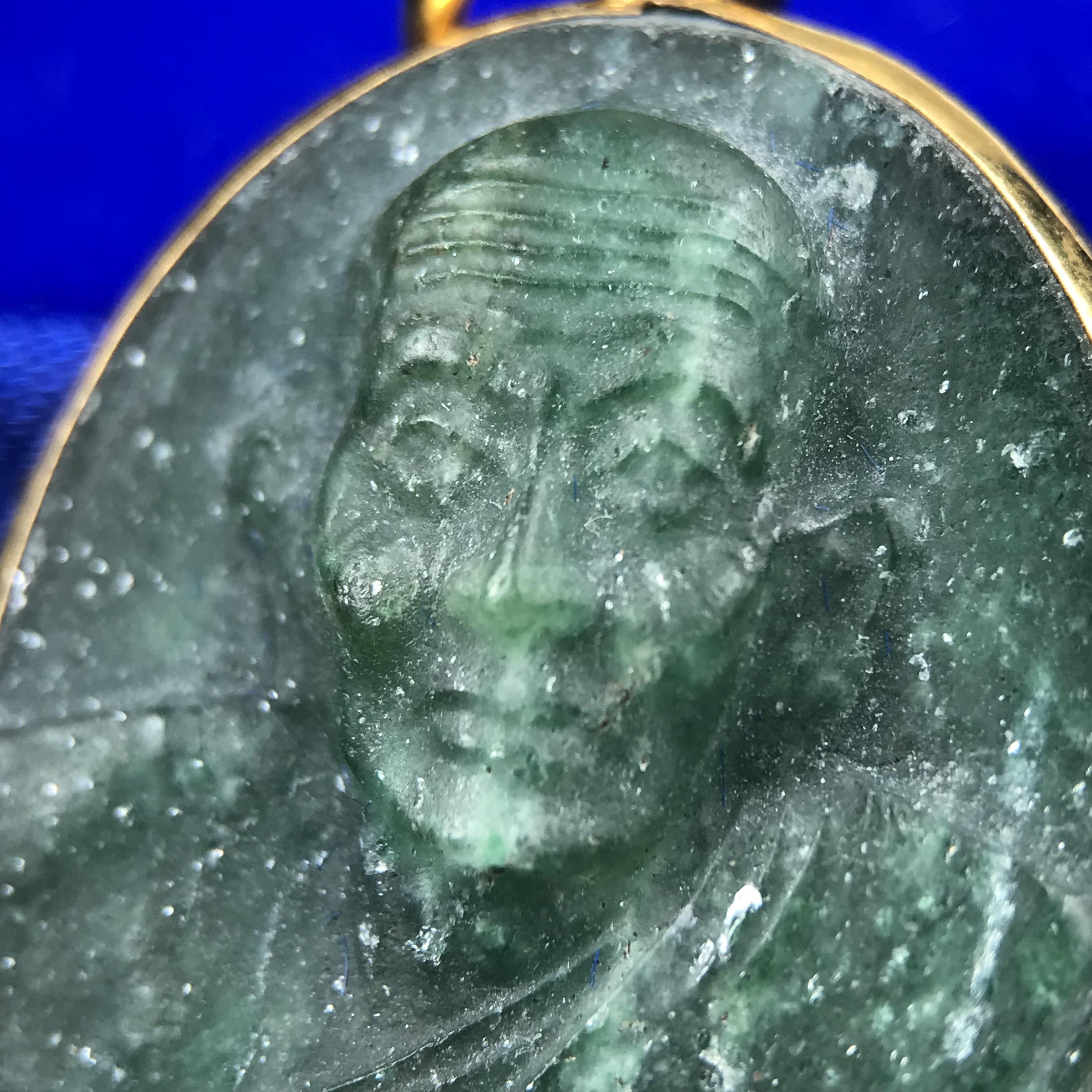 หลวงปู่ทวด วัดพะโคะ จ.สงขลา ปี 2543 เหรียญหยกรูปไข่(เลี่ยมทองคำ) ขนาด 2.2 x 2.5 ซม. ด้านหลังแผ่นโค๊ตทองคำ สร้างโดยสมาคมชาวเพชรบุรี “สมเด็จเจ้าพะโคะหลวงปู่ทวดเหยียบน้ำทะเลจืด” ครั้งแรกแห่งประวัติศาสตร์(สวยงามเป็นของล้ำค่าหายากมาก)สภาพสวยสมบูรณ์