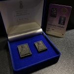 พระหลวงปู่ทวด ภปร ปี 2547 พิมพ์สี่เหลี่ยมใหญ่-เล็ก(2องค์)เนื้อว่านดำหลัง ภปร เงิน(หายาก1ใน1999ชุด)