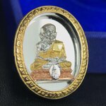 สมเด็จหลวงปู่ทวด วัดช้างให้ รุ่น เฉลิมพระเกียรติ ตราสัญลักษณ์ มวก. พิมพ์รูปไข่เนื้อเงิน-สามกษัตริย์ ปี 2544 พิธีพุทธาภิเษกใหญ่ ณ อุโบสถวัดช้างให้และอุโบสถวัดพระศรีรัตนศาสดาราม ( วัดพระแก้ว )โดยนิมนต์เกจิชื่อดังสายใต้ทั้งหมดจำนวน 108 รูป